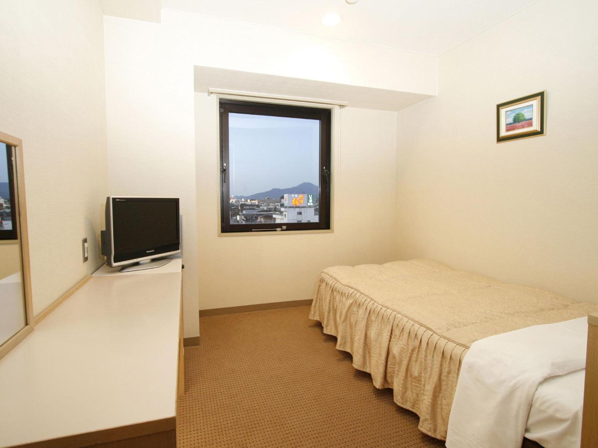 Single Room - Smoking photo 1