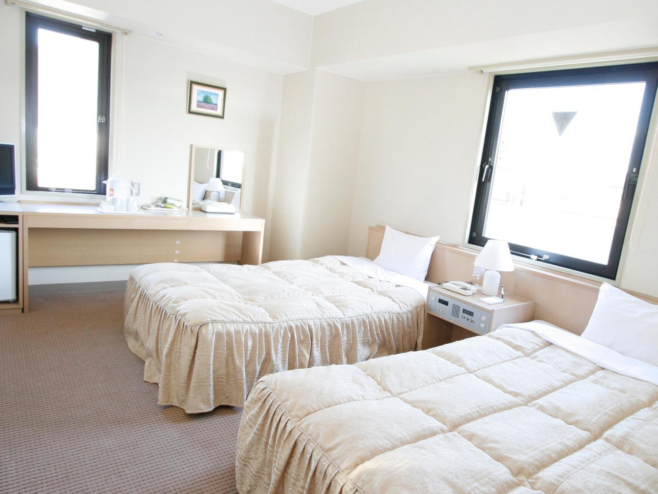 Twin Room - Non-Smoking photo 3