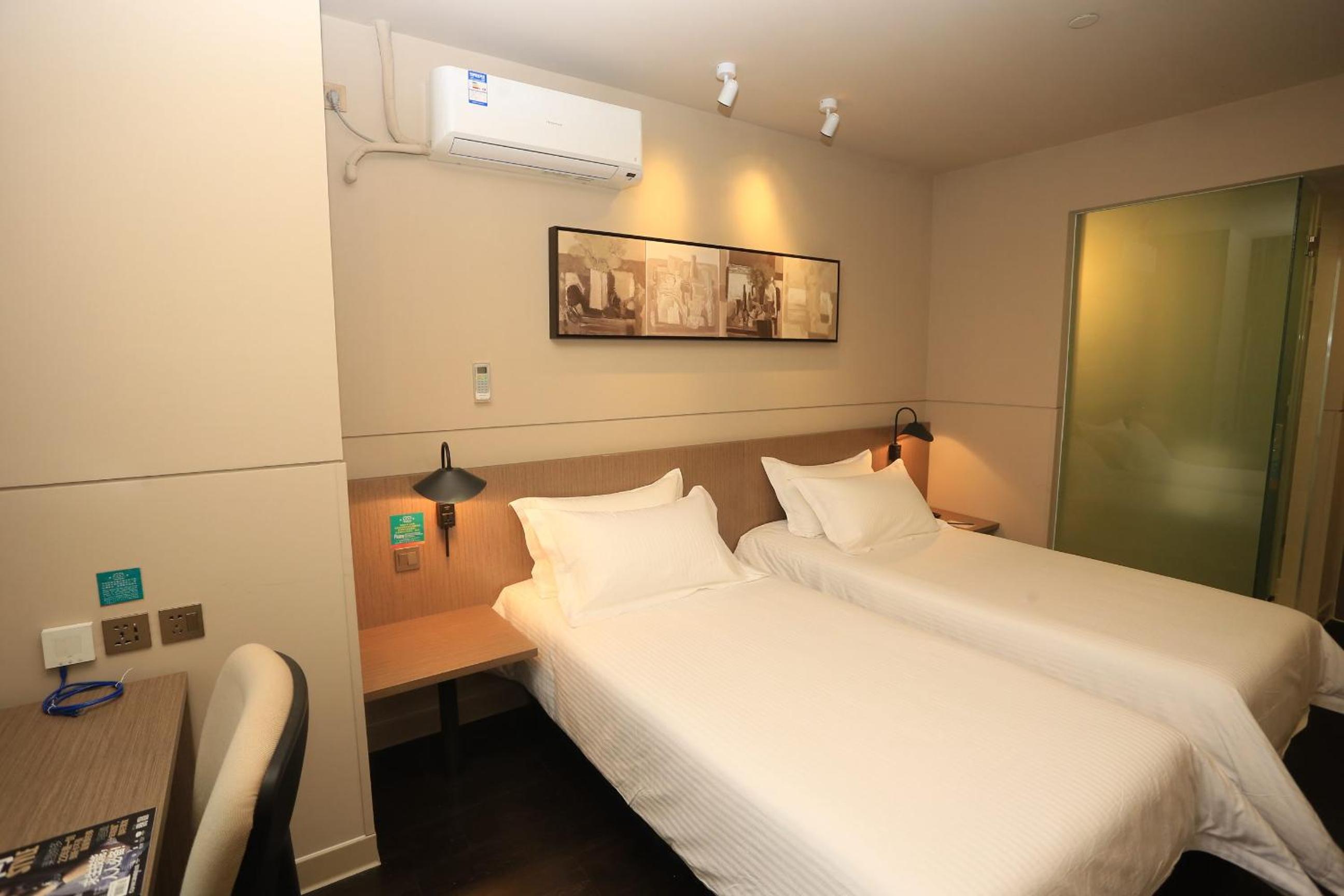 Double Room (2 Adults + 1 Child ) photo 3