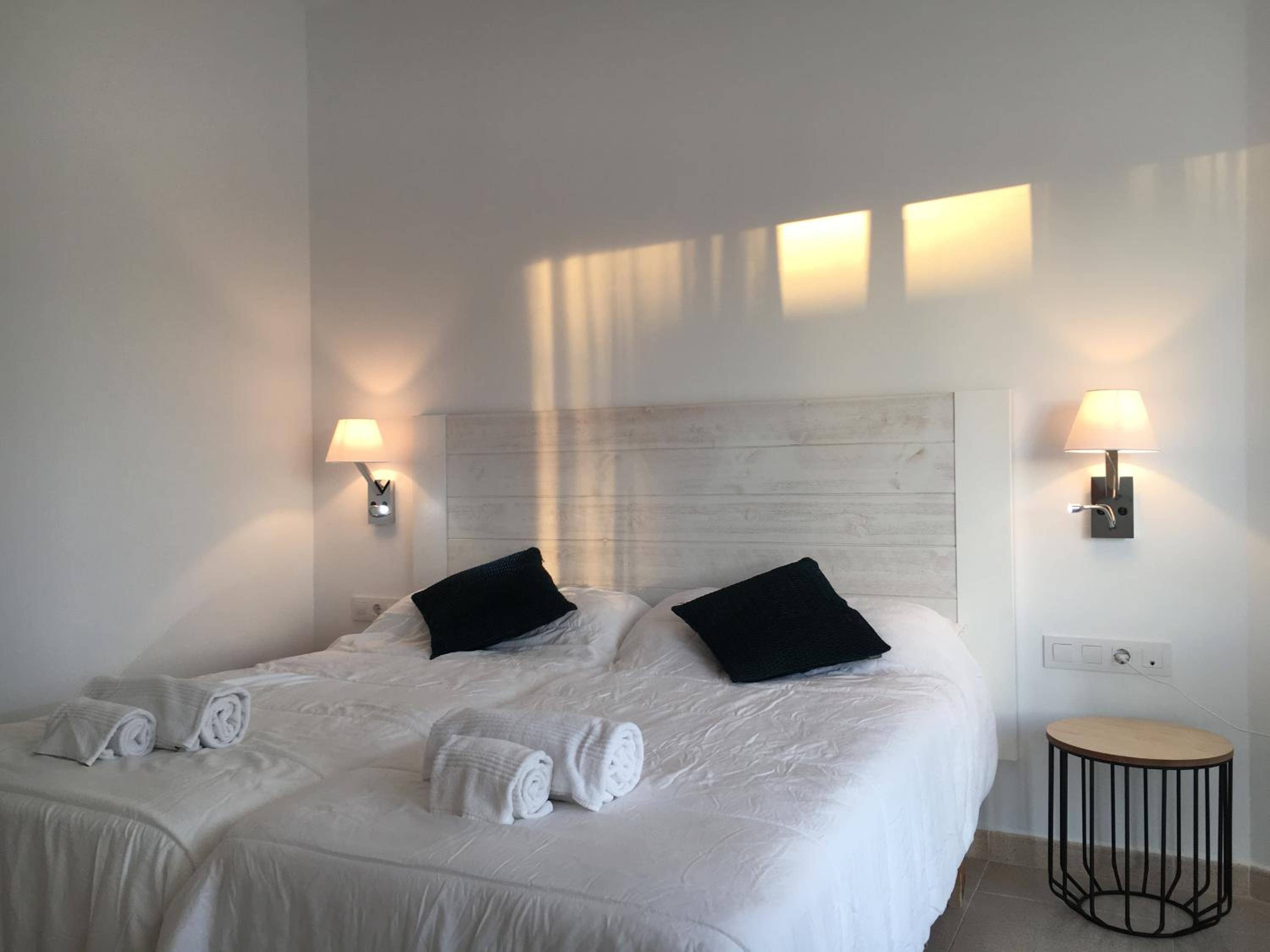 Standard Double or Twin Room - Photo 5