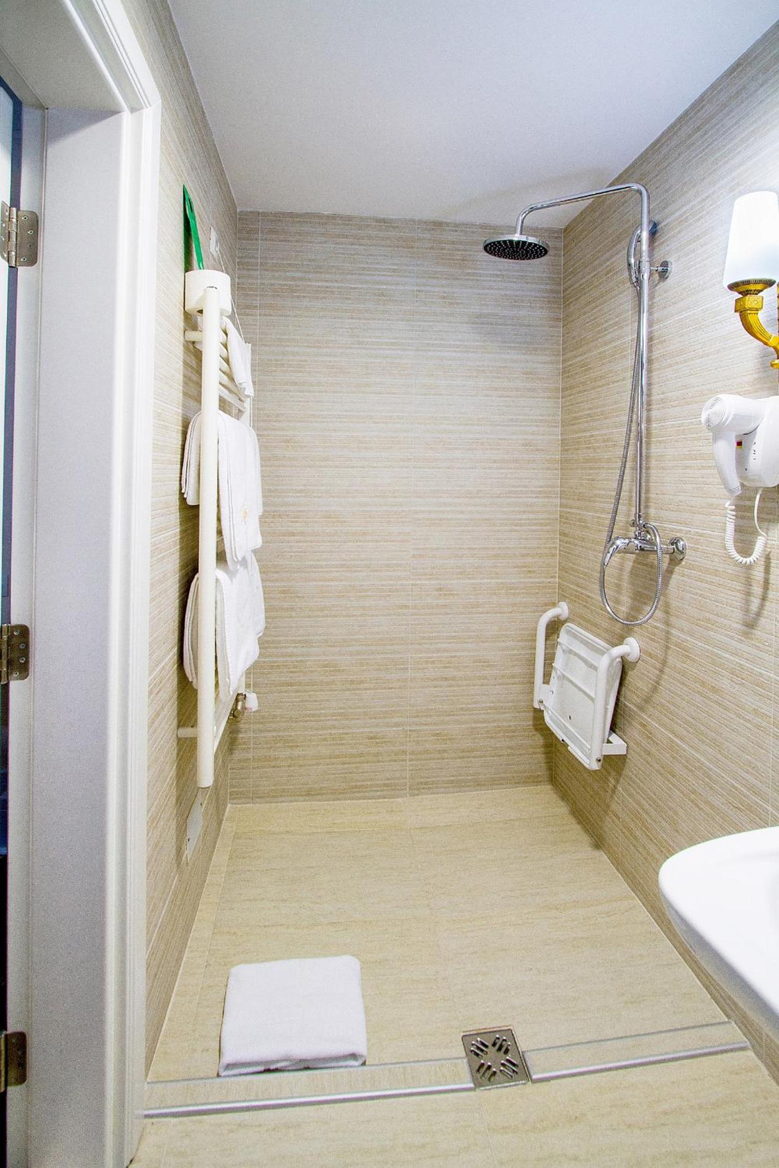 Double Room - Disability Access photo 3