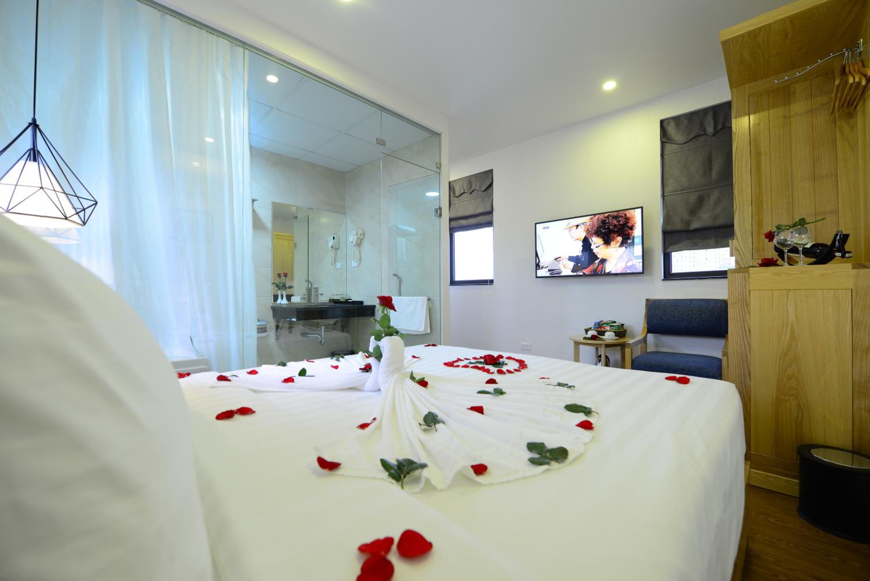 Honeymoon Suite
