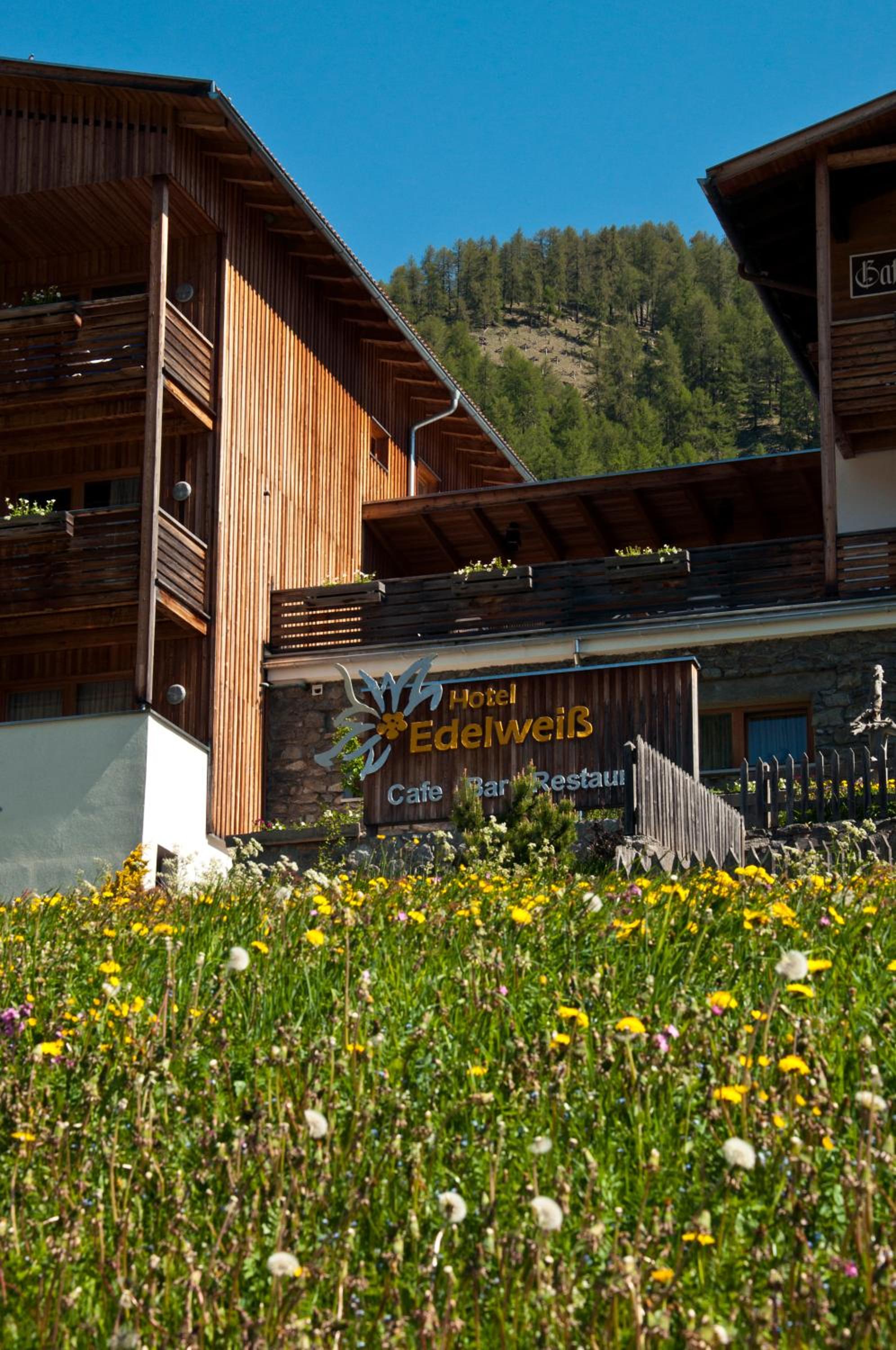 Quadruple Room with Balcony and Mountain View - Photo 22