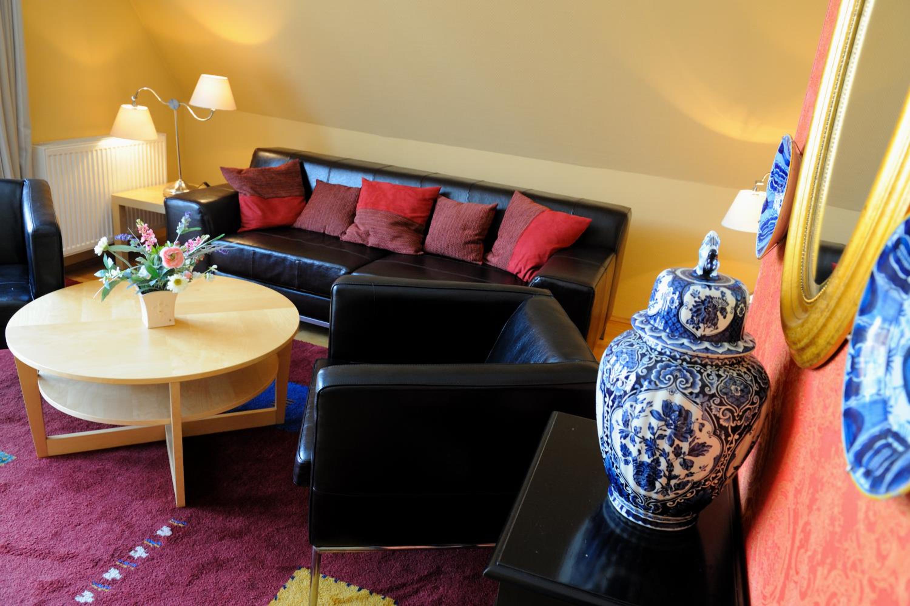 Suite - Photo 5