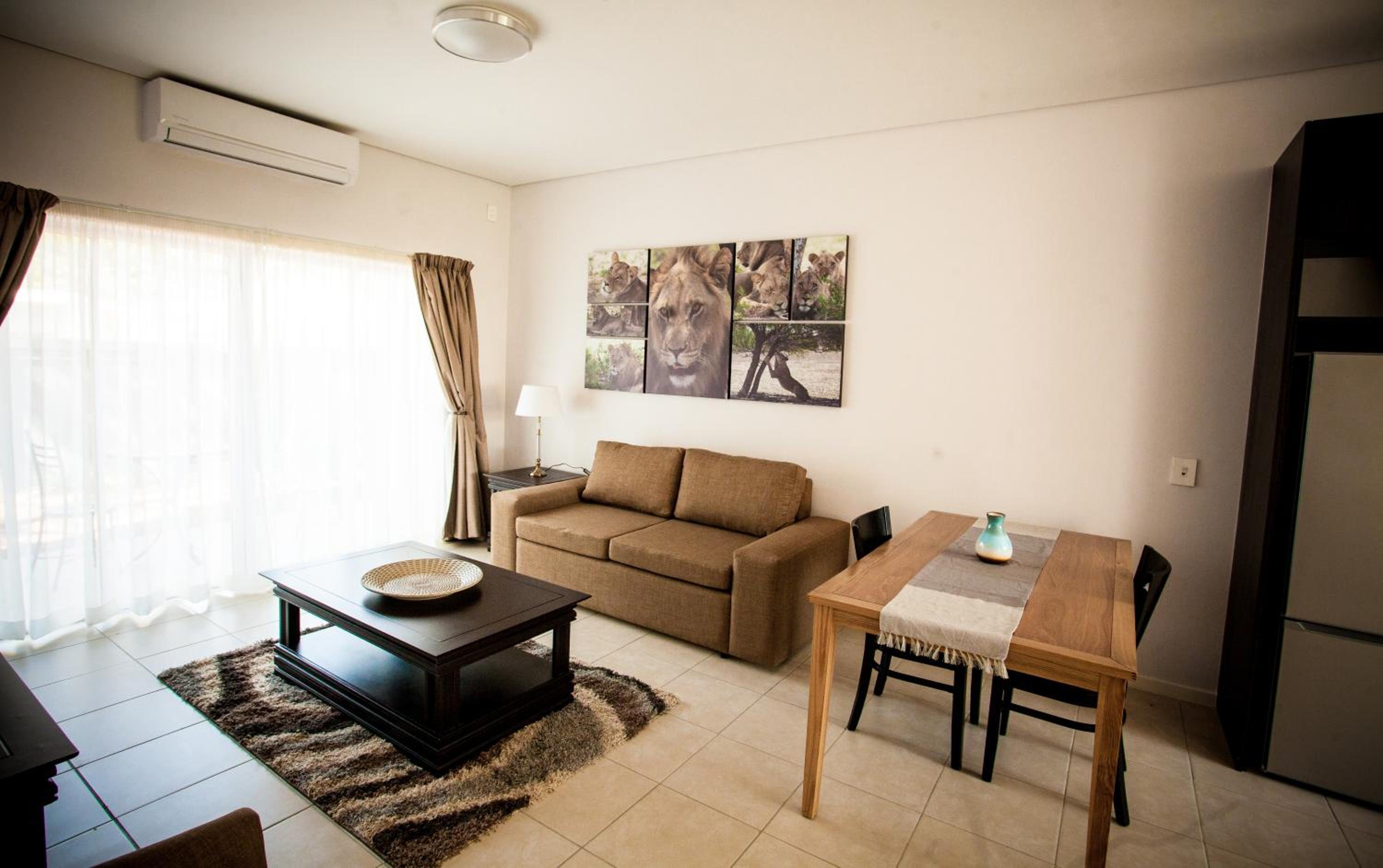 One-Bedroom Apartment photo 1