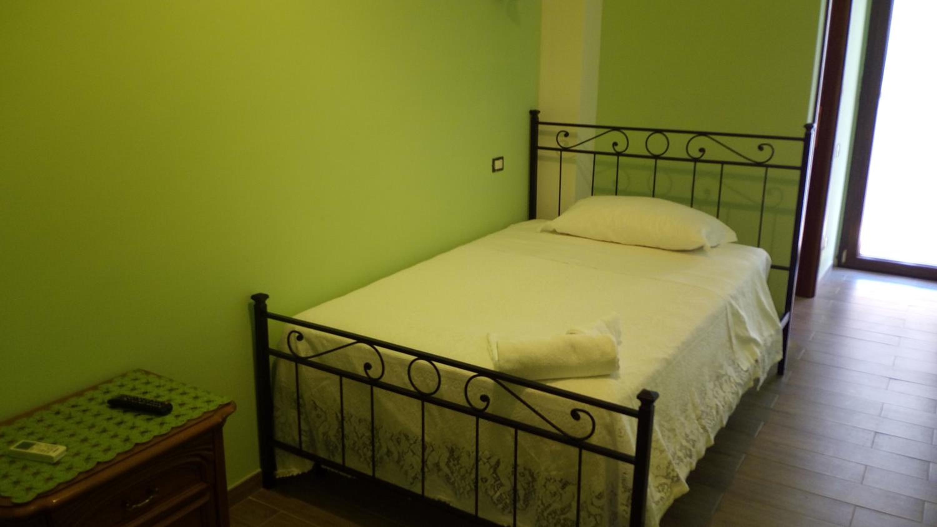 Single Room with Bathroom photo 3