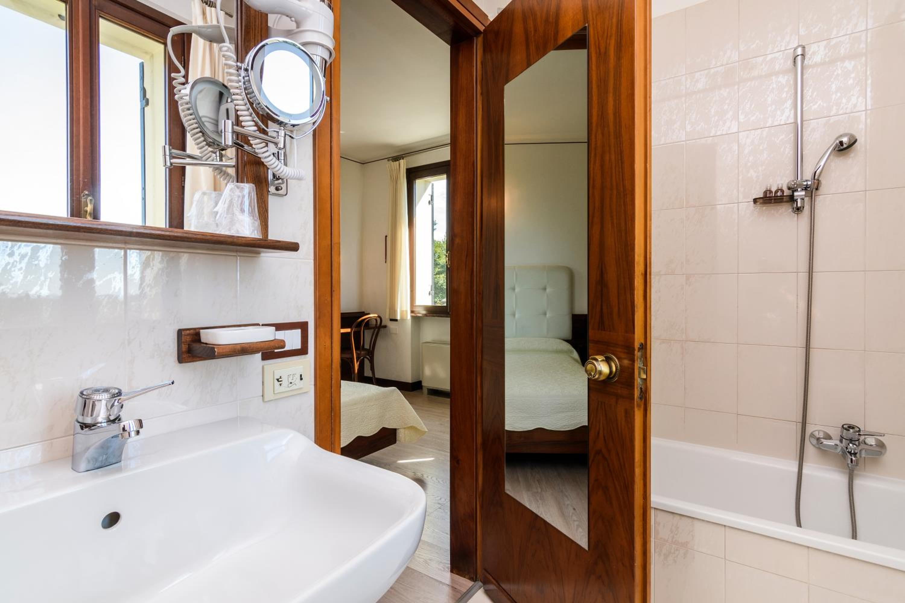 Double or Twin Room - Photo 2