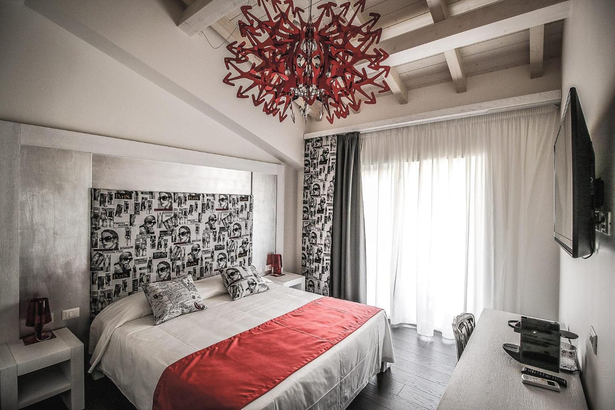 Deluxe Double Room with Balcony - Photo 1