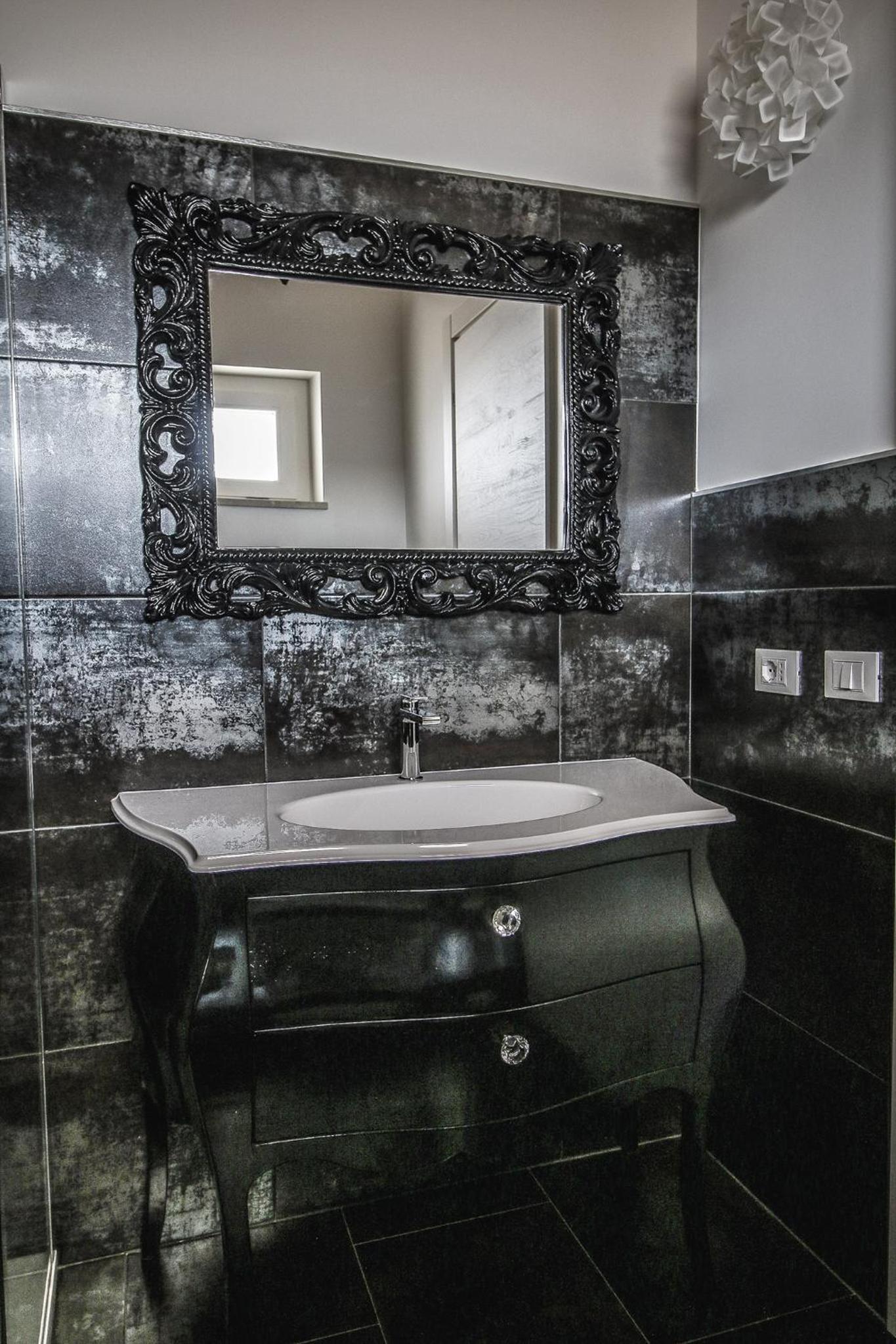 Deluxe Double Room with Balcony - Photo 6