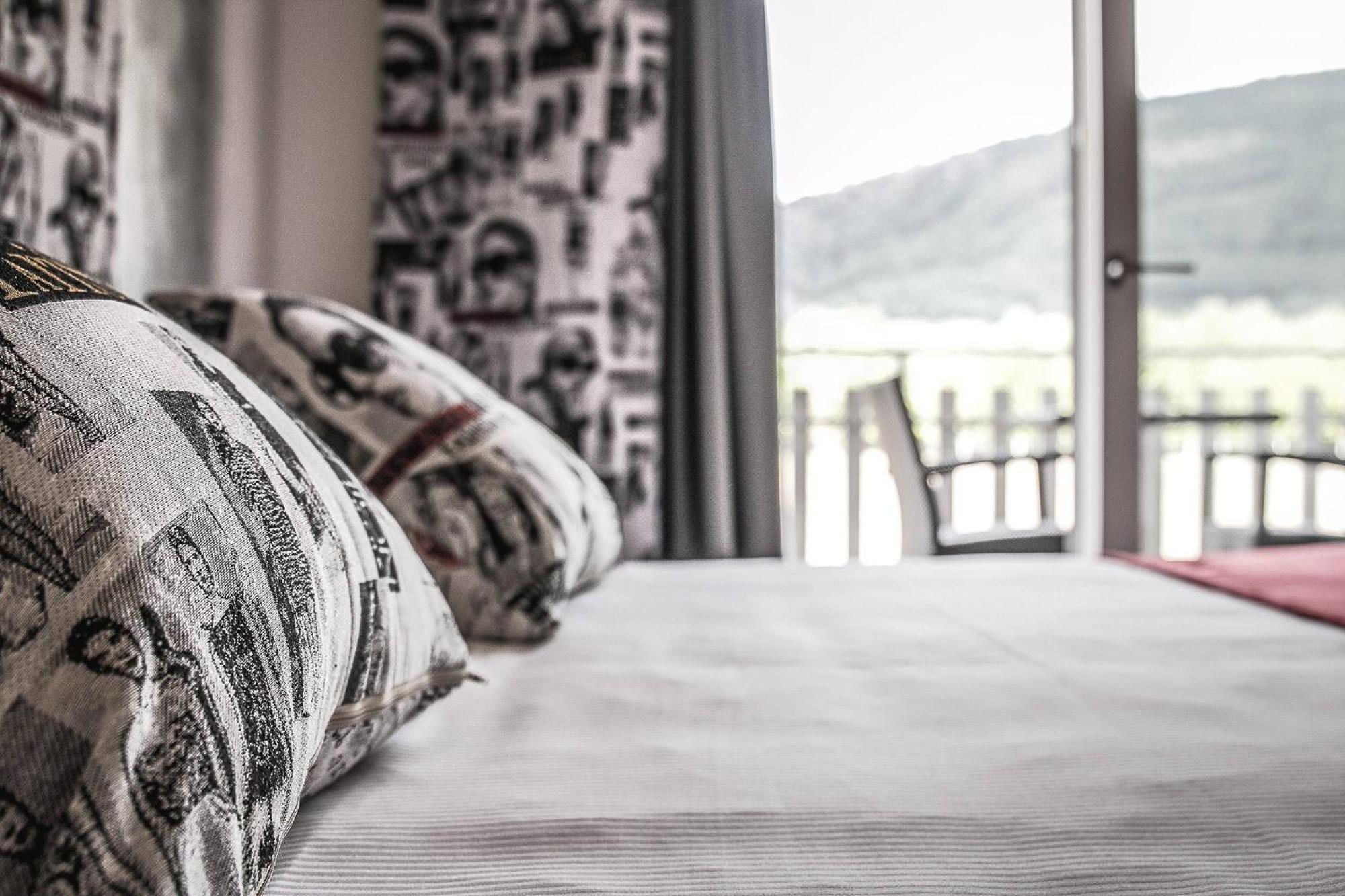 Deluxe Double Room with Balcony - Photo 5