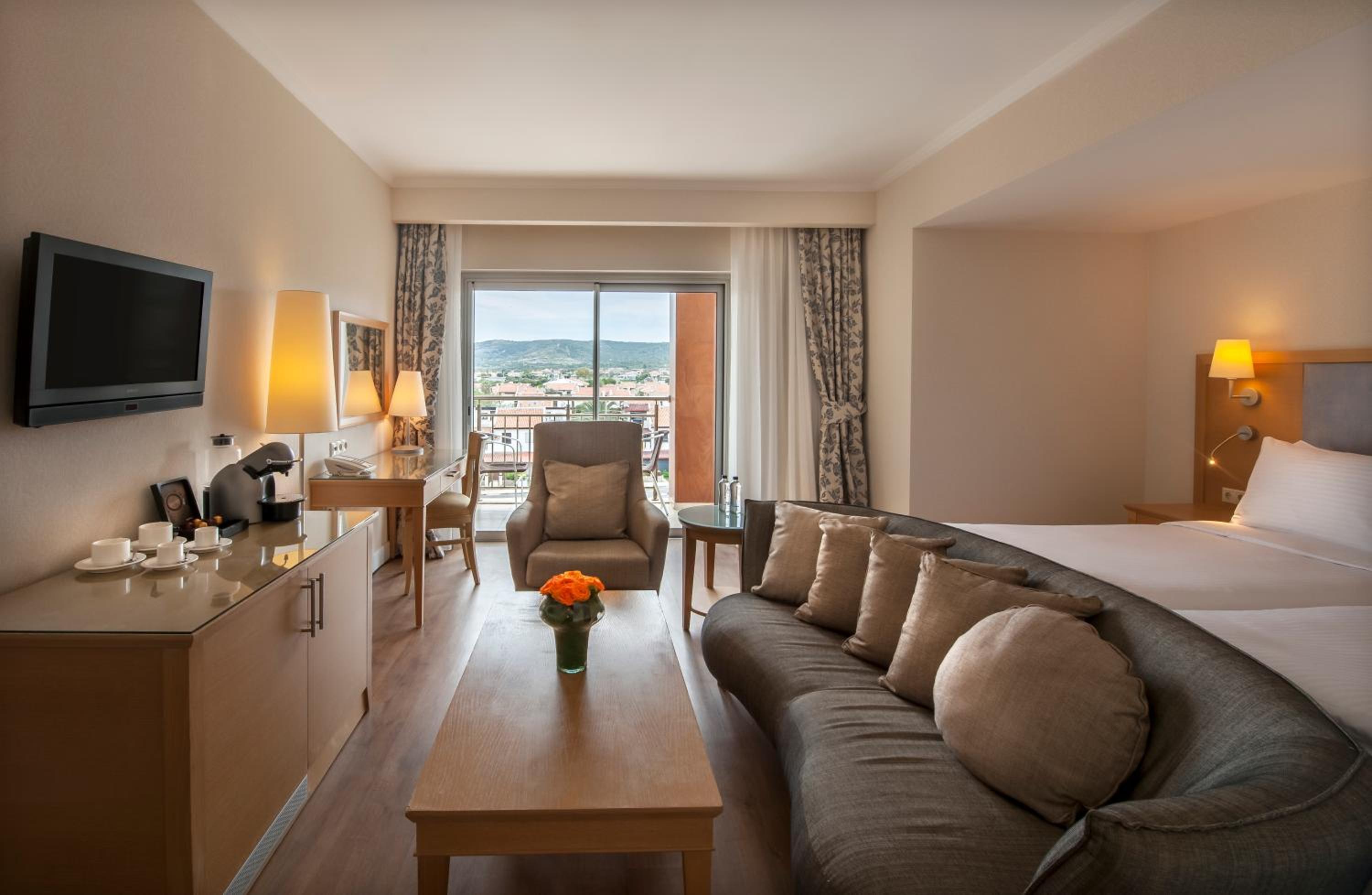 Junior Suite with Balcony - Photo 1