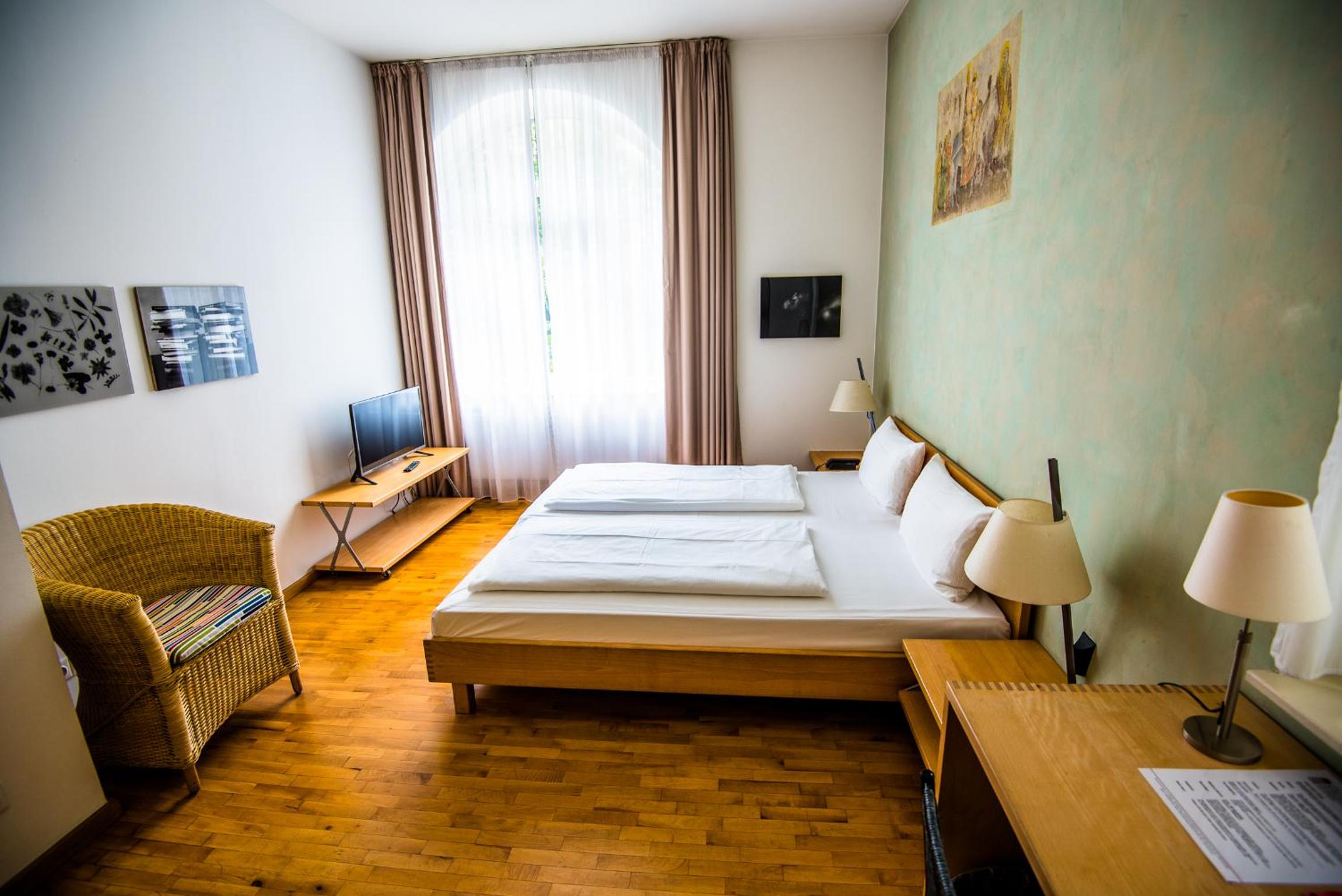 Double Room - Photo 10