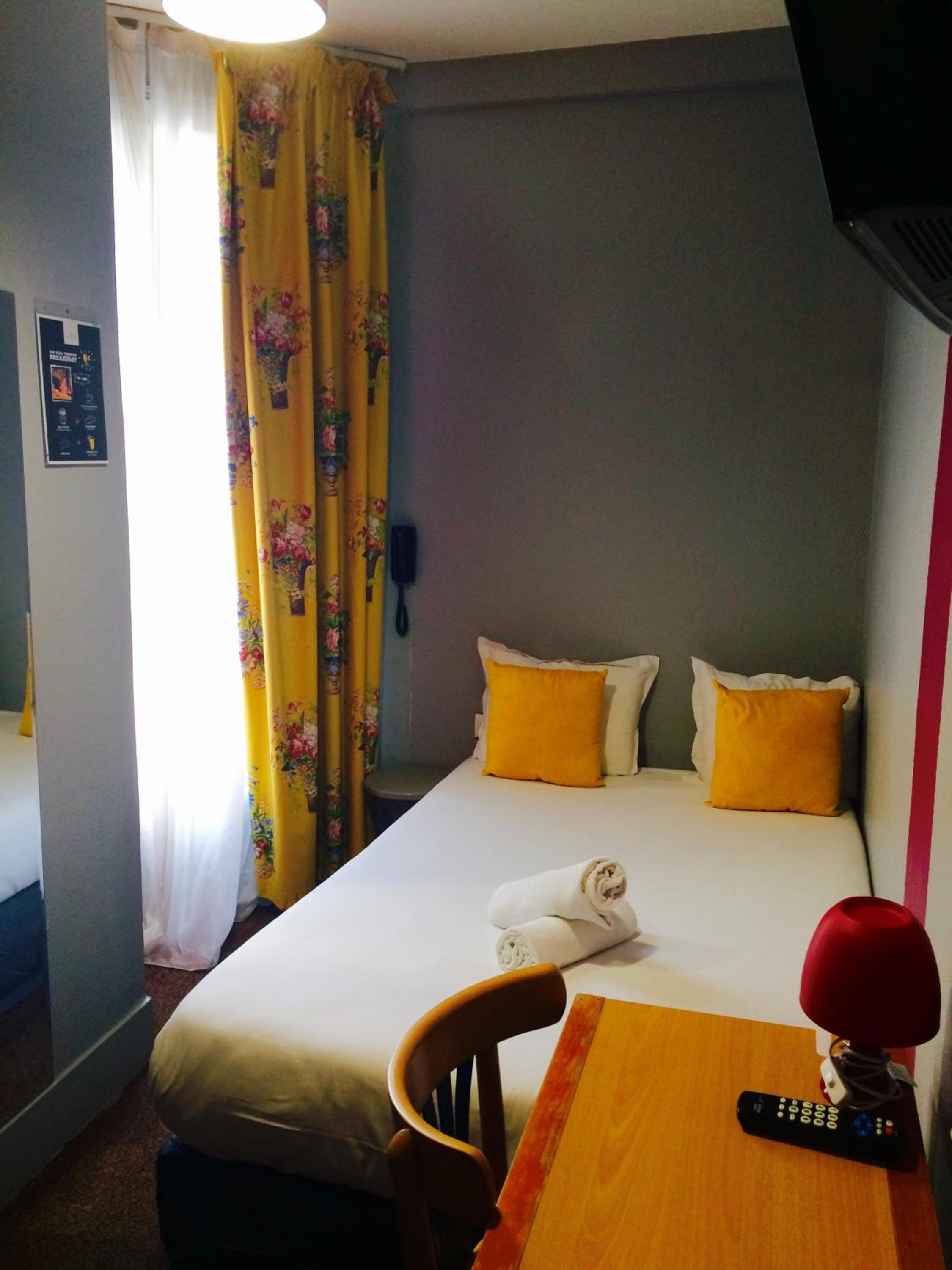 Single Room with Private Bathroom photo 1