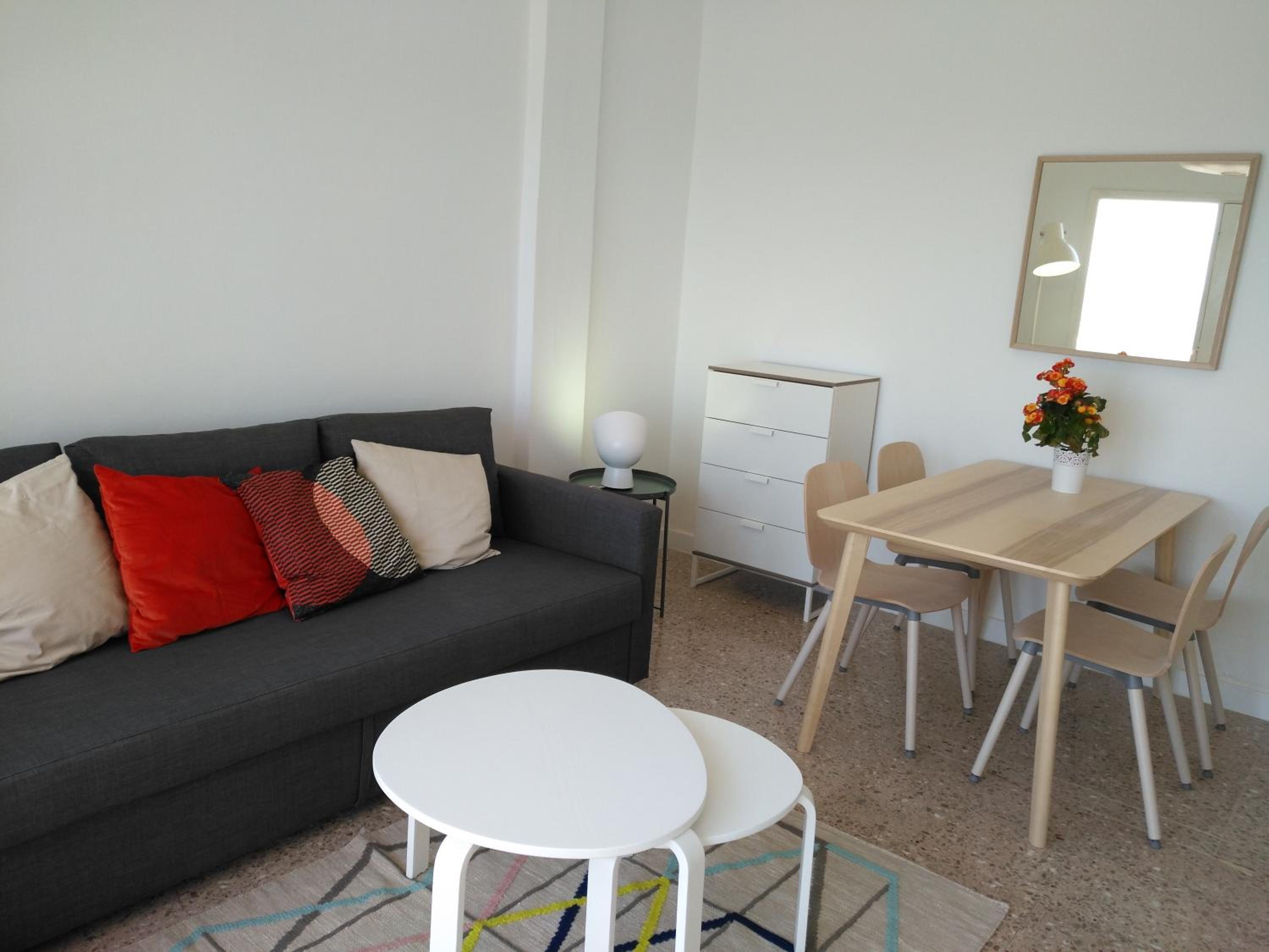 Apartamento de una habitación con balcón y vista al mar