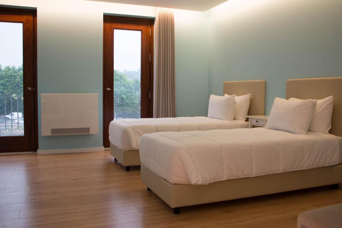 Standard Twin Room with Sofa - Photo 1