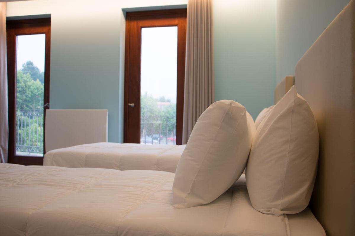 Standard Twin Room with Sofa - Photo 3