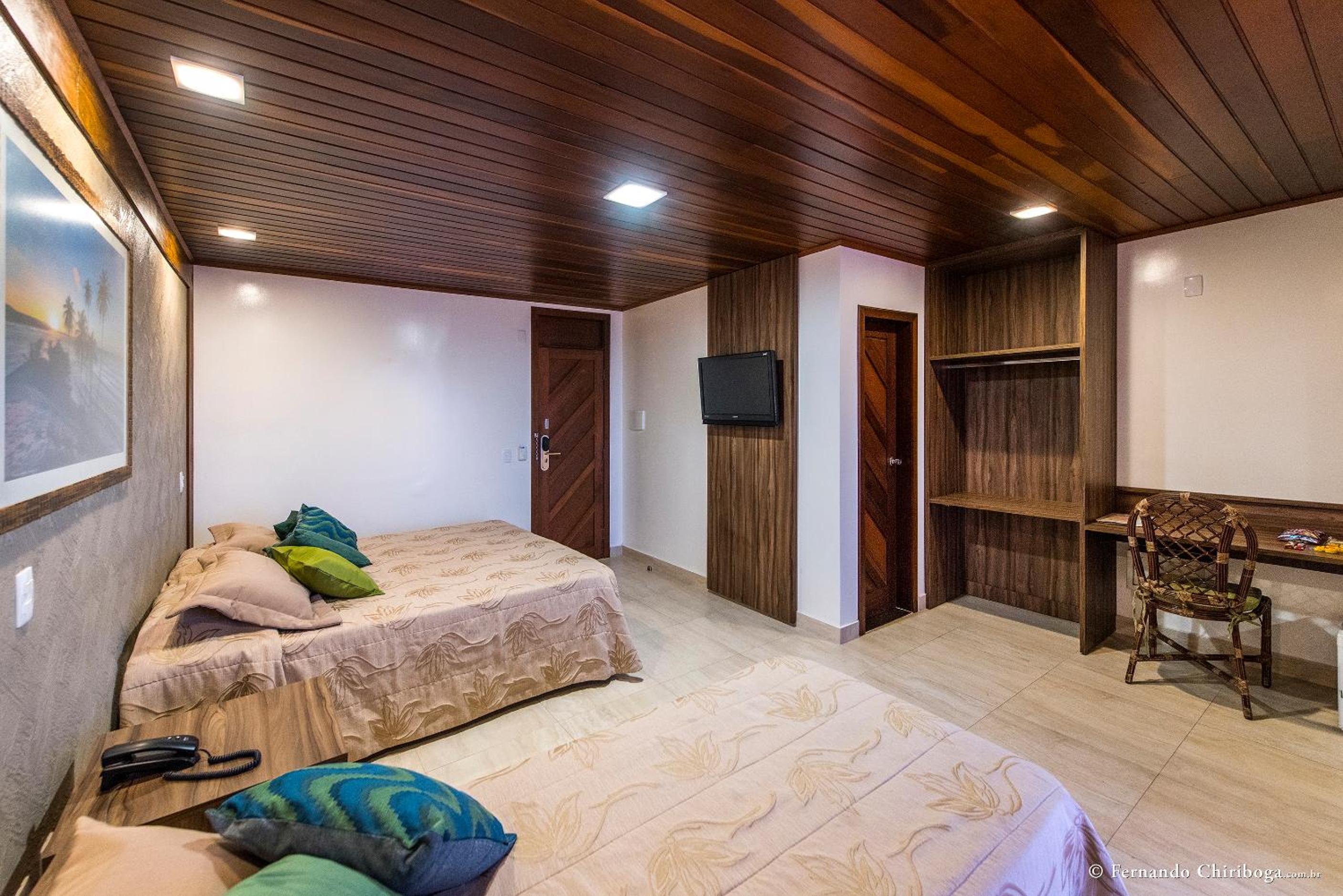 Deluxe Triple Room with Partial Sea View - Photo 2