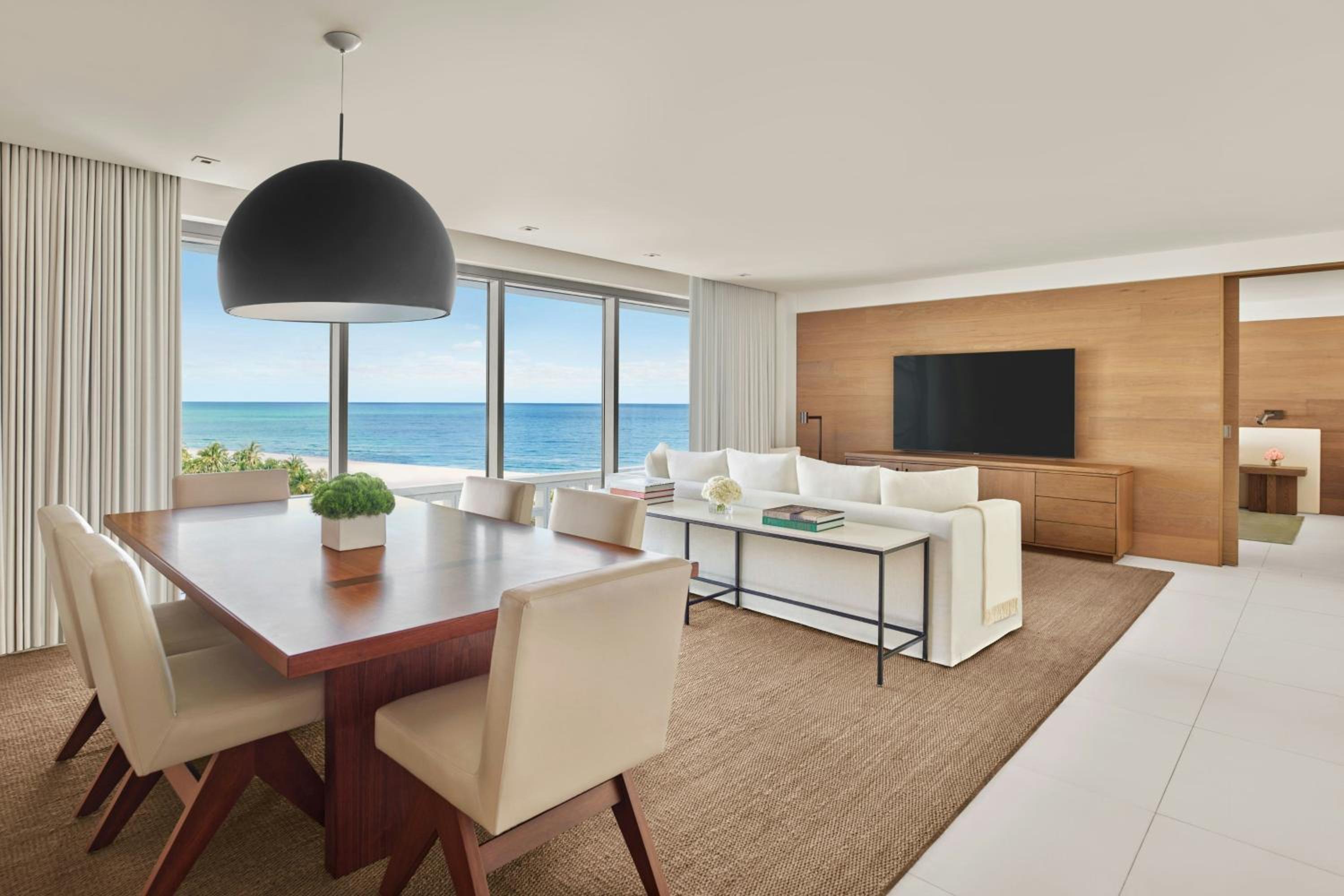 One-Bedroom King Suite with Ocean View thumbnail 5