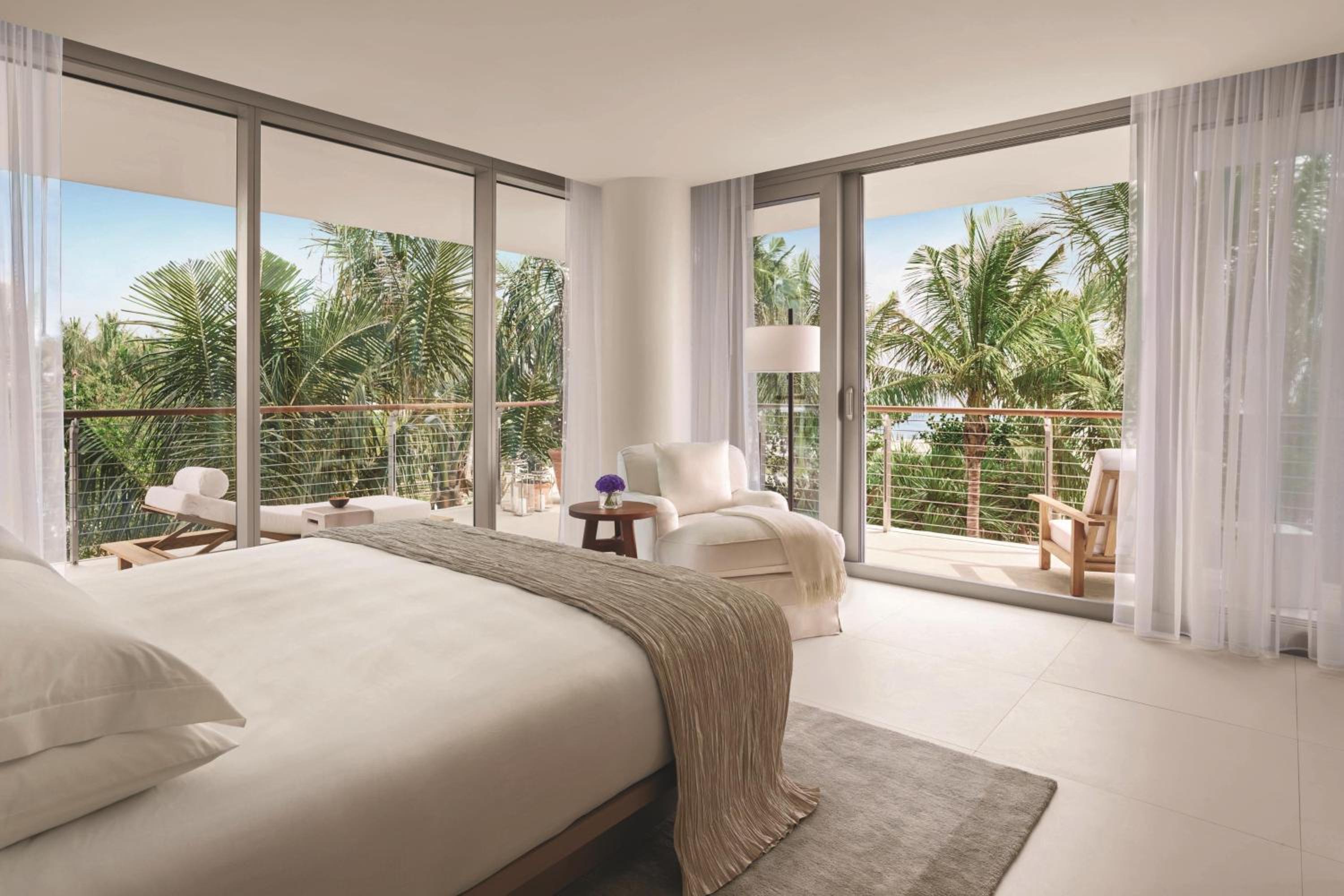 Bungalow Pool View Suite, 1 Bedroom Bi-level Suite, 1 King