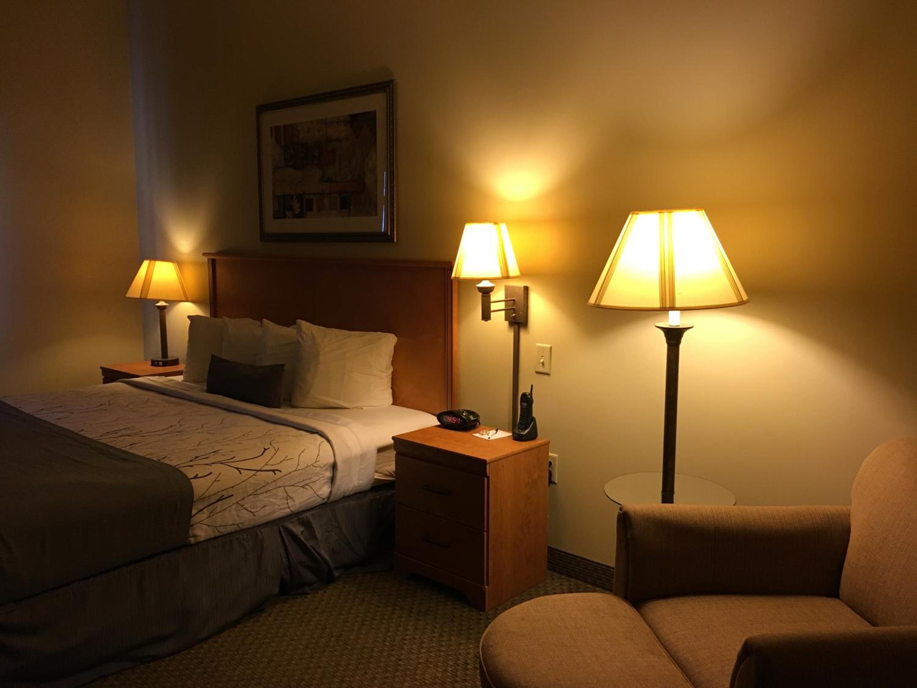 Deluxe King Room - Mobility and Hearing Impaired Access/Non-Smoking - Photo 2