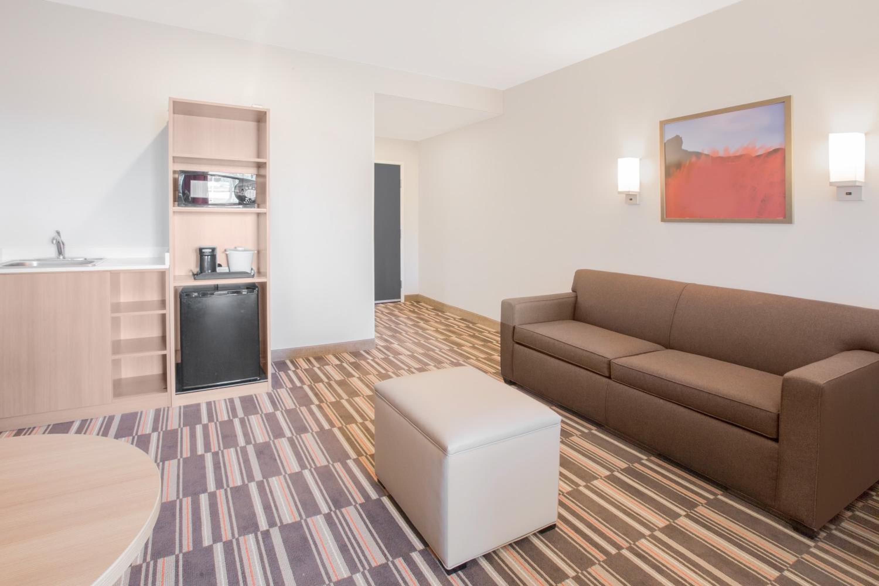 King Suite - Non-Smoking photo 2
