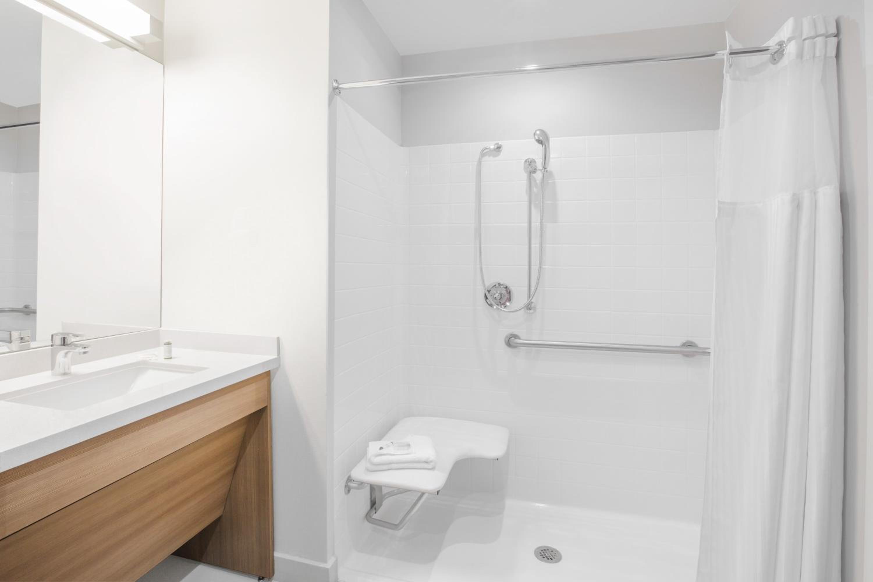 Queen Room - Disability Access/Non-Smoking photo 3
