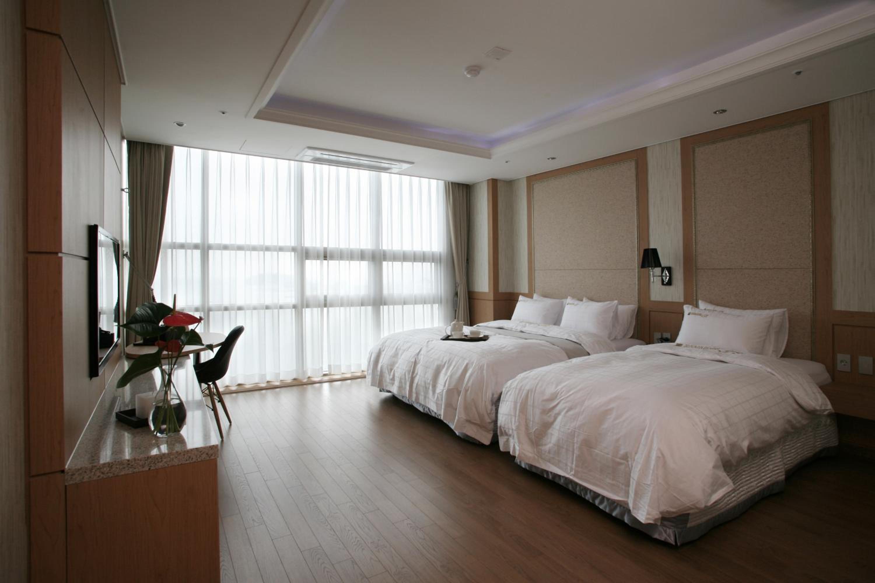 Deluxe Twin Room with Sea View photo 1