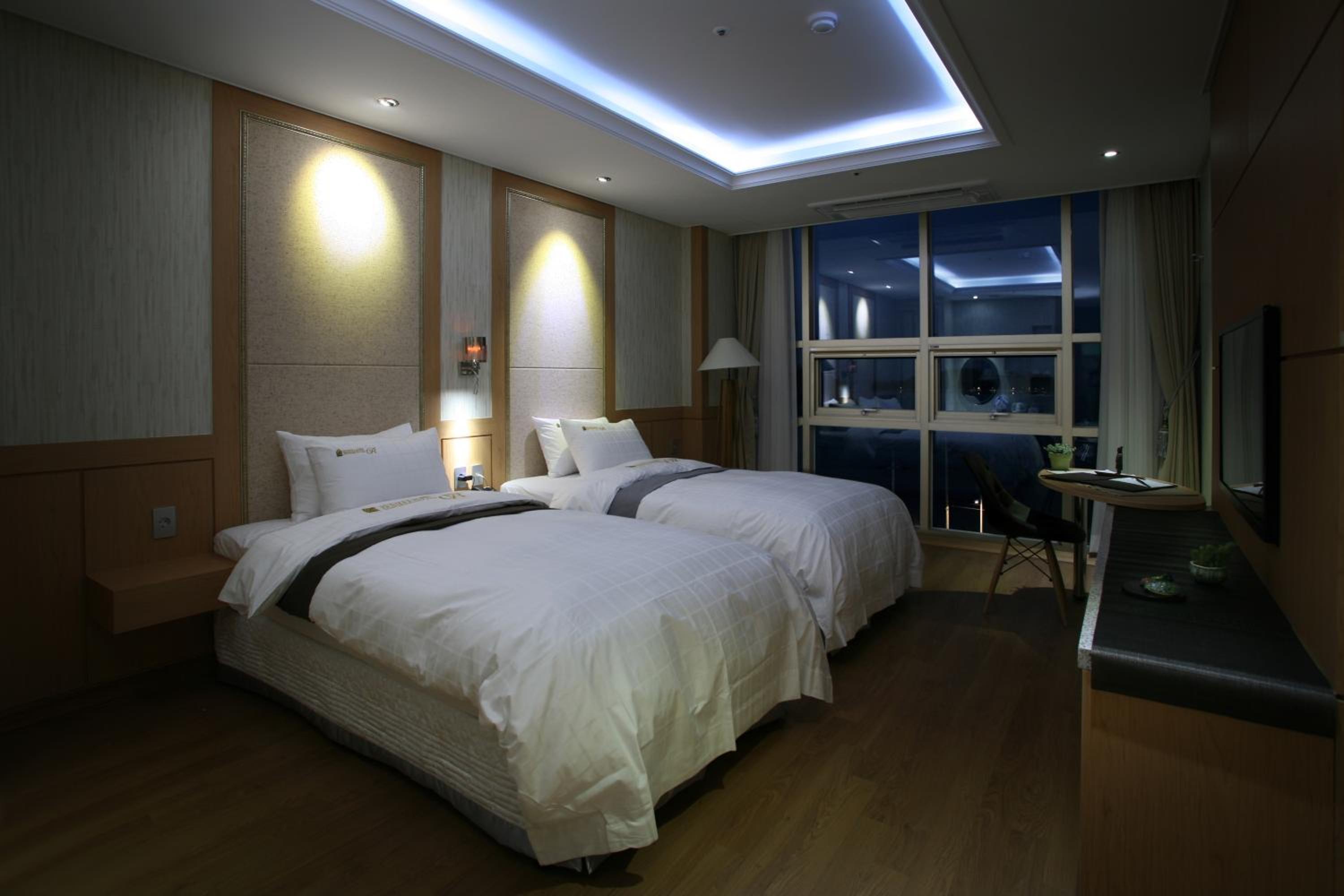 Superior Twin Room with Sea View photo 1