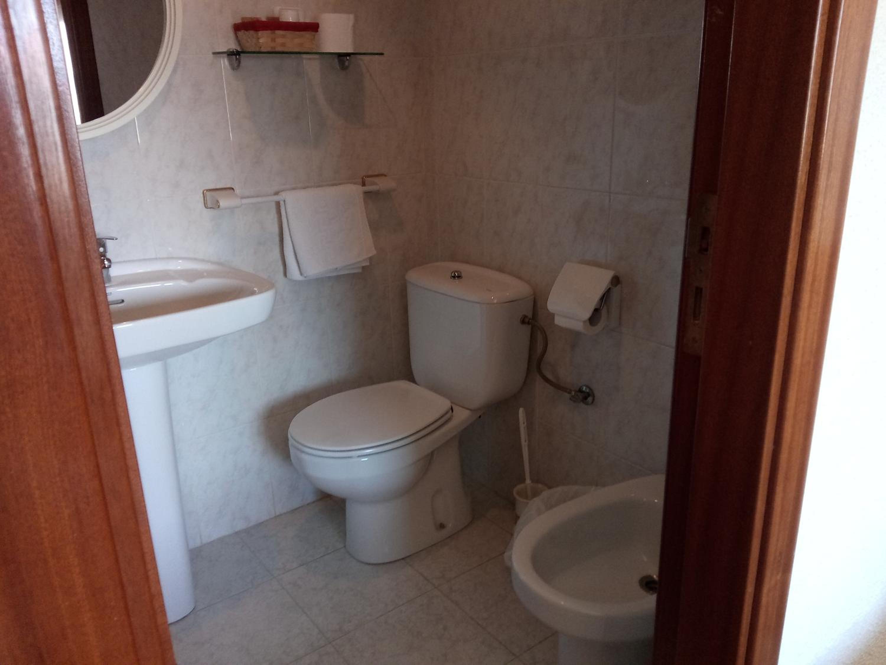 Twin Room - Photo 5