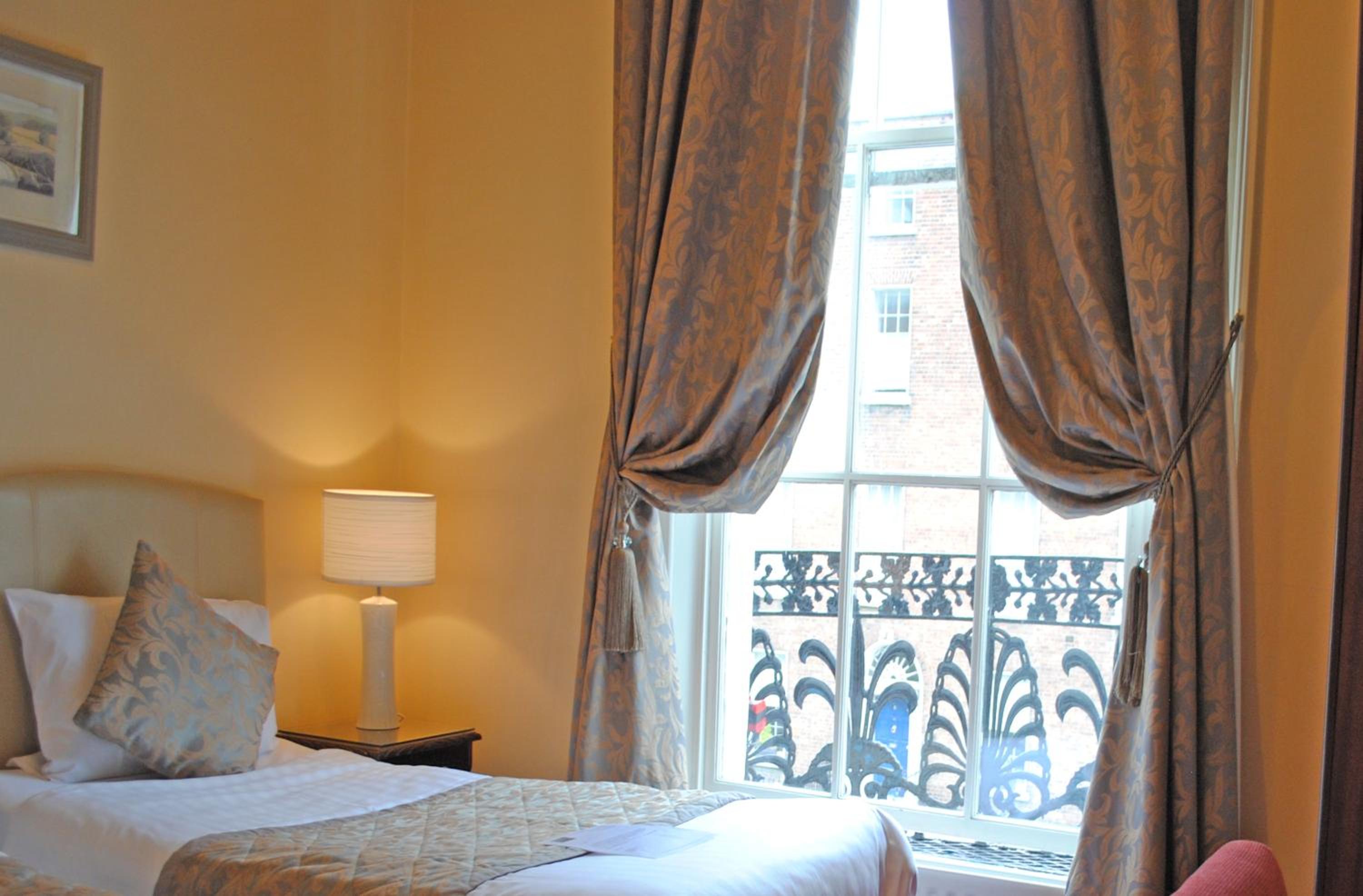 Single Room with Bath photo 1