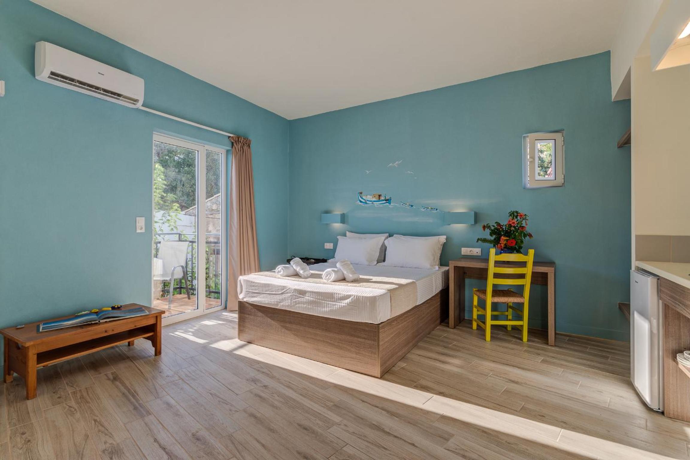 Quadruple Room with Garden View - Photo 3