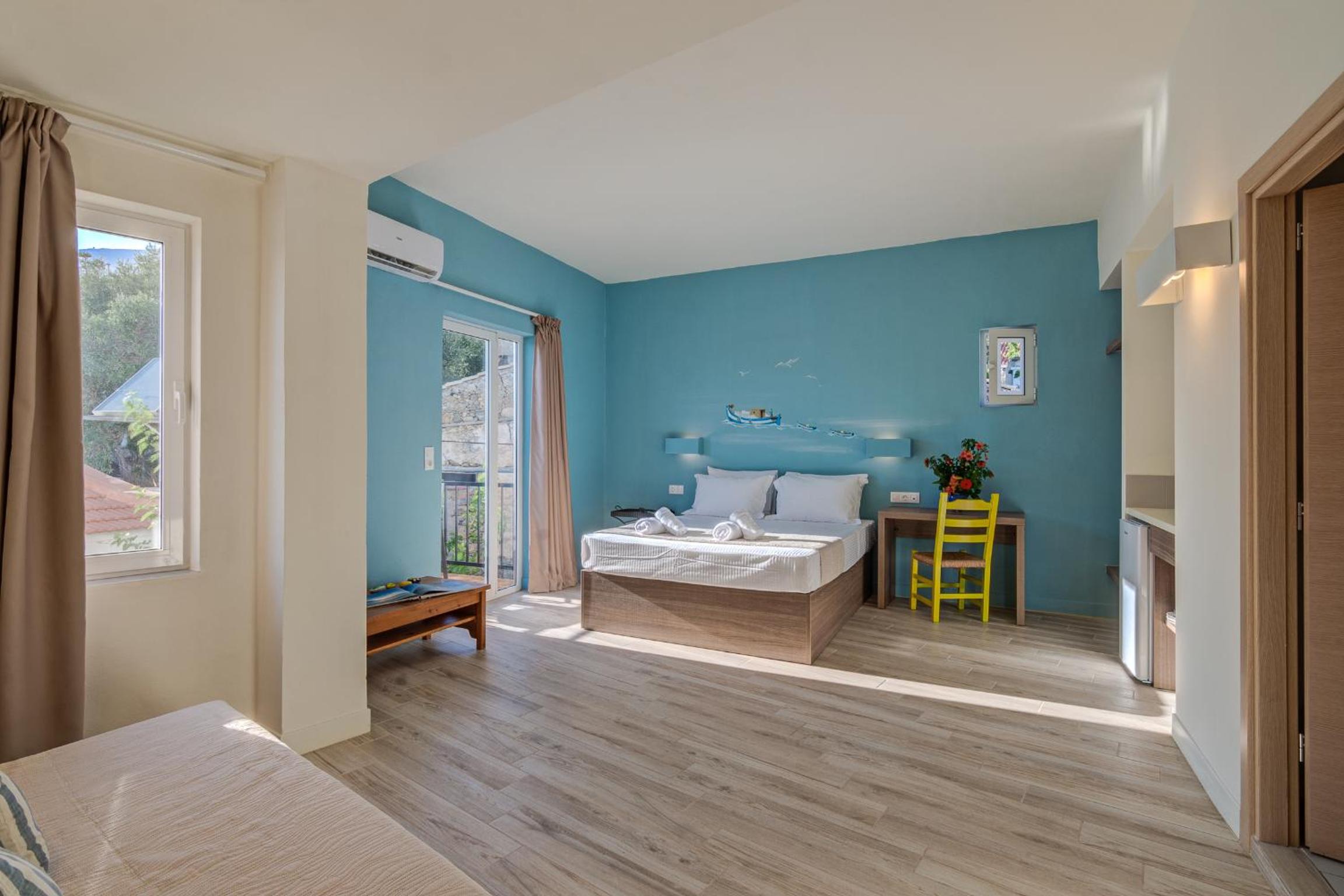 Quadruple Room with Garden View - Photo 6