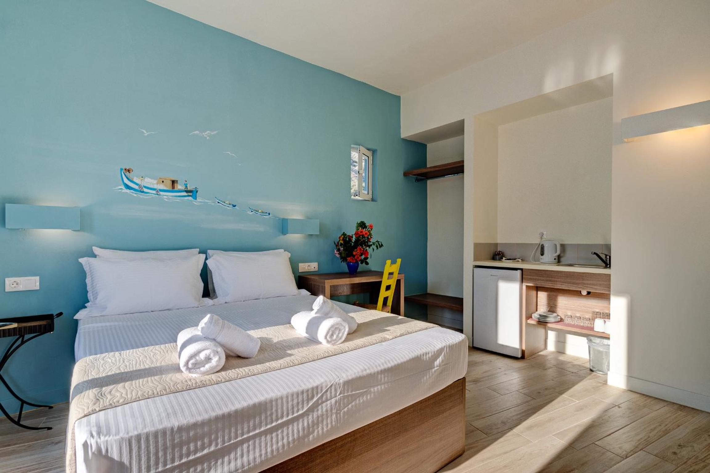 Quadruple Room with Garden View - Photo 4