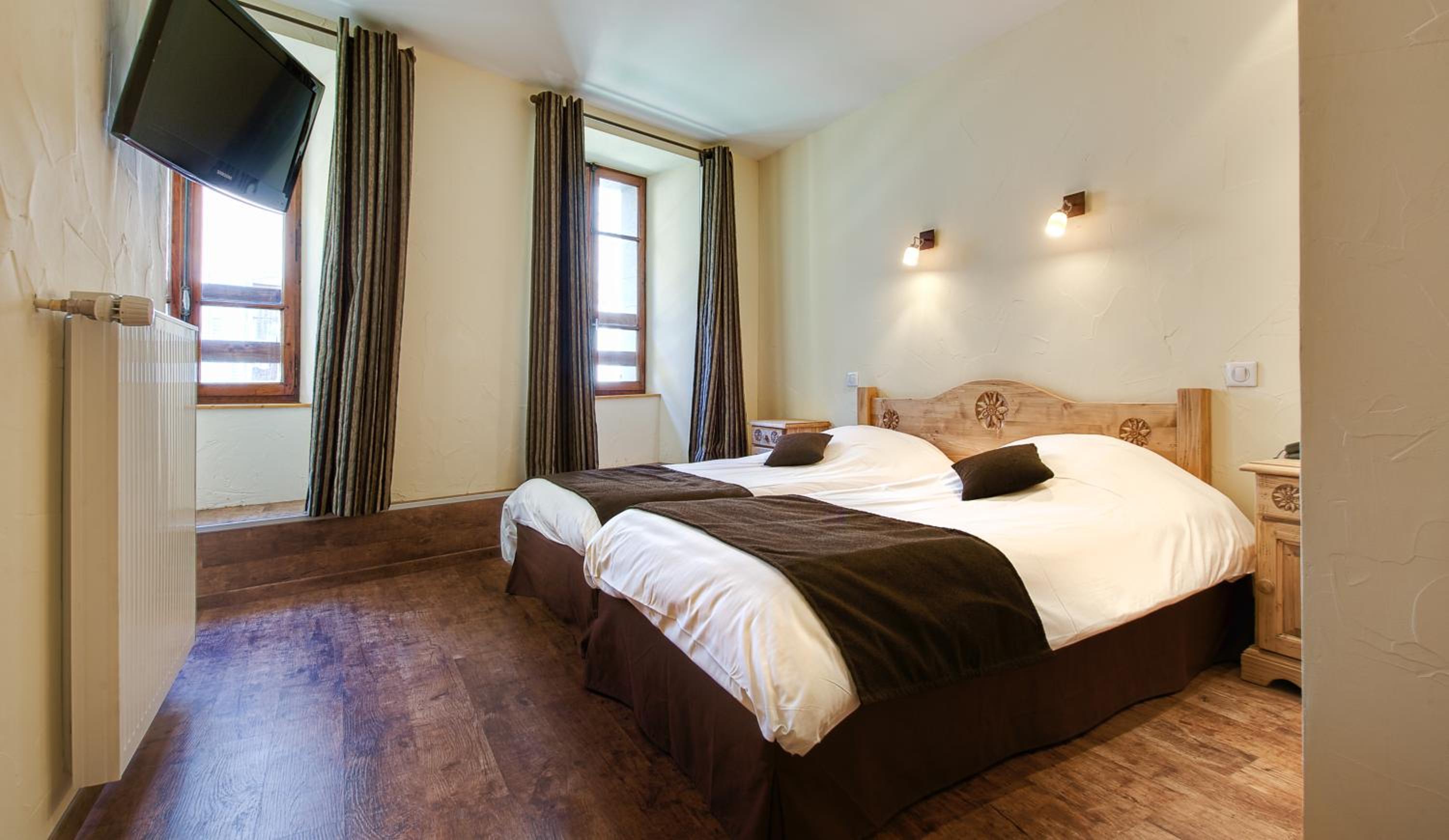 Twin Room - Photo 3