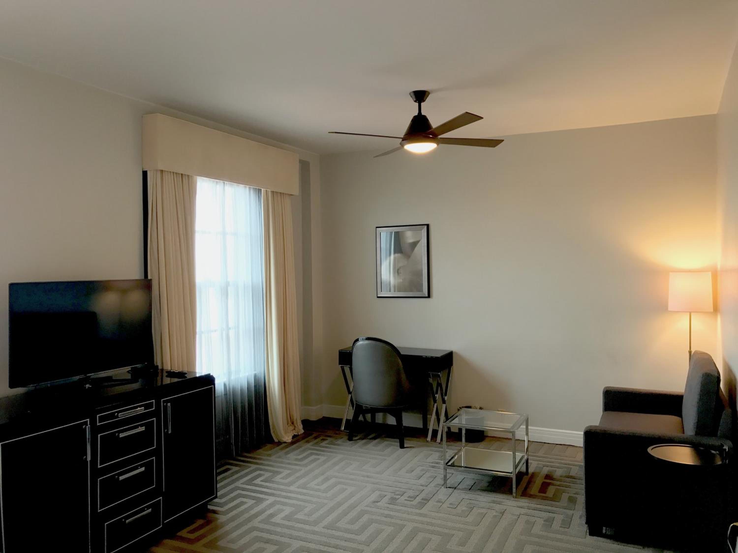 Superior Family Room - Photo 2