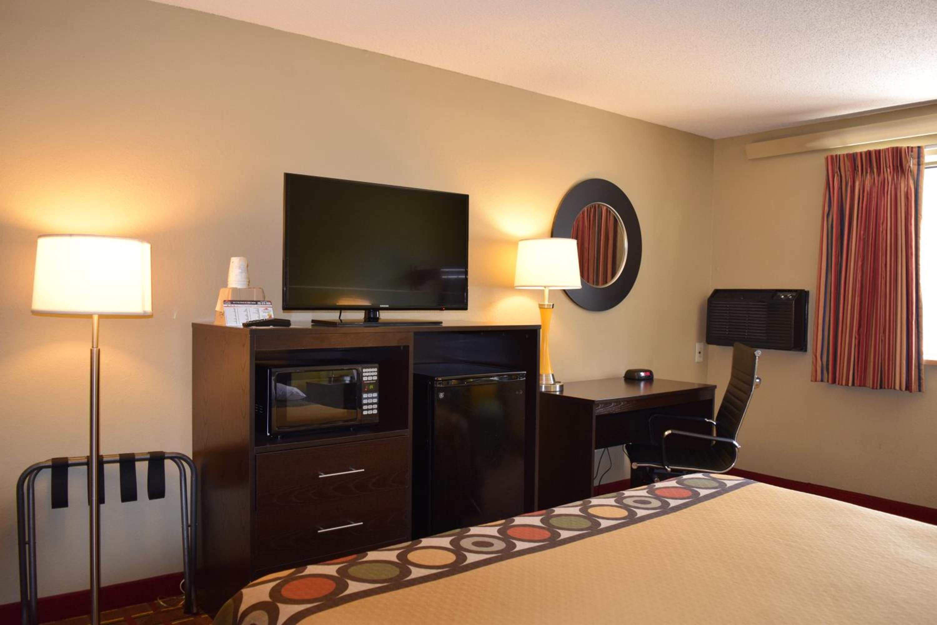 King Room - Non-Smoking - Photo 6