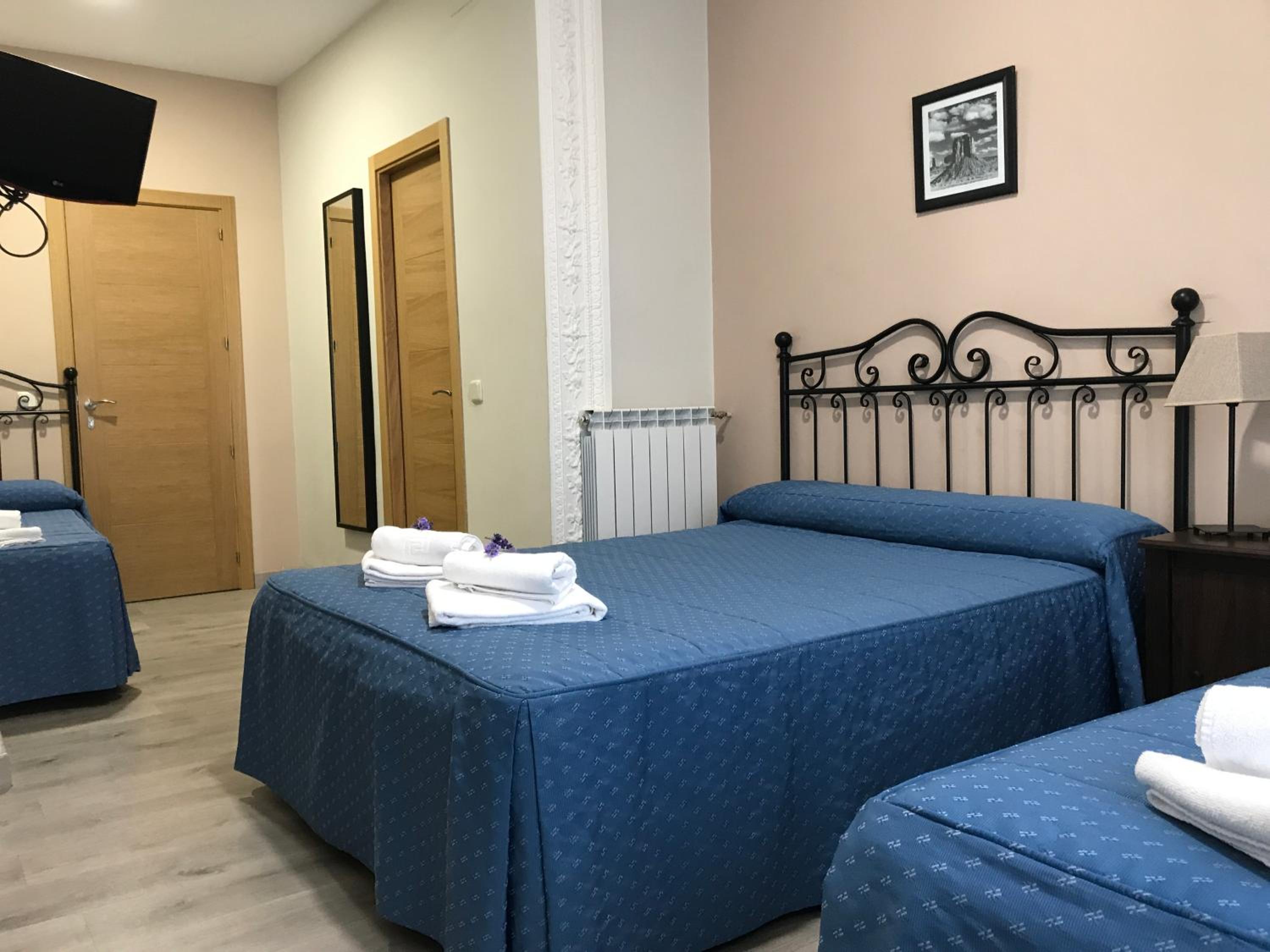 Quadruple Room - Photo 1