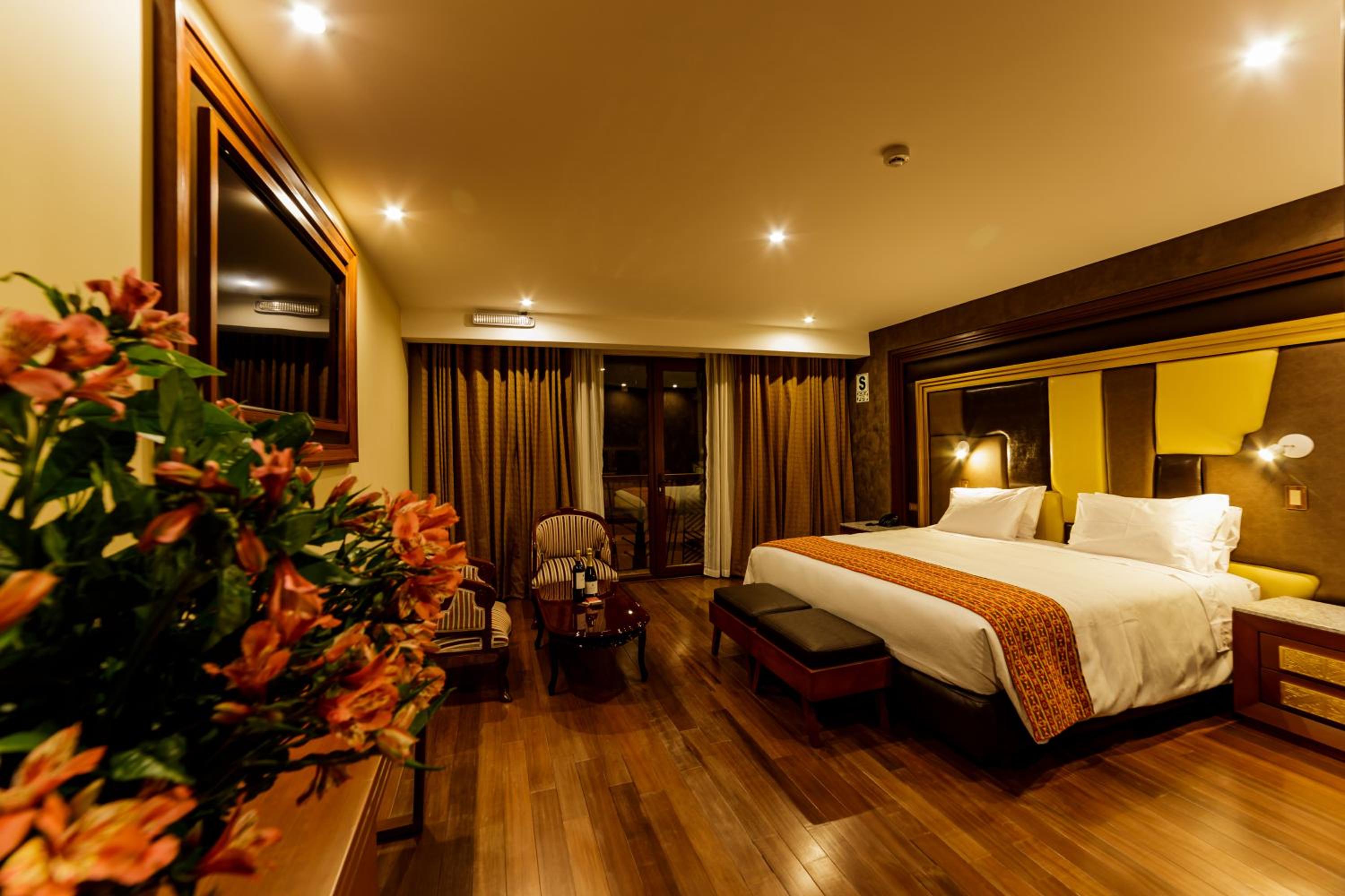 Deluxe King Suite photo 2