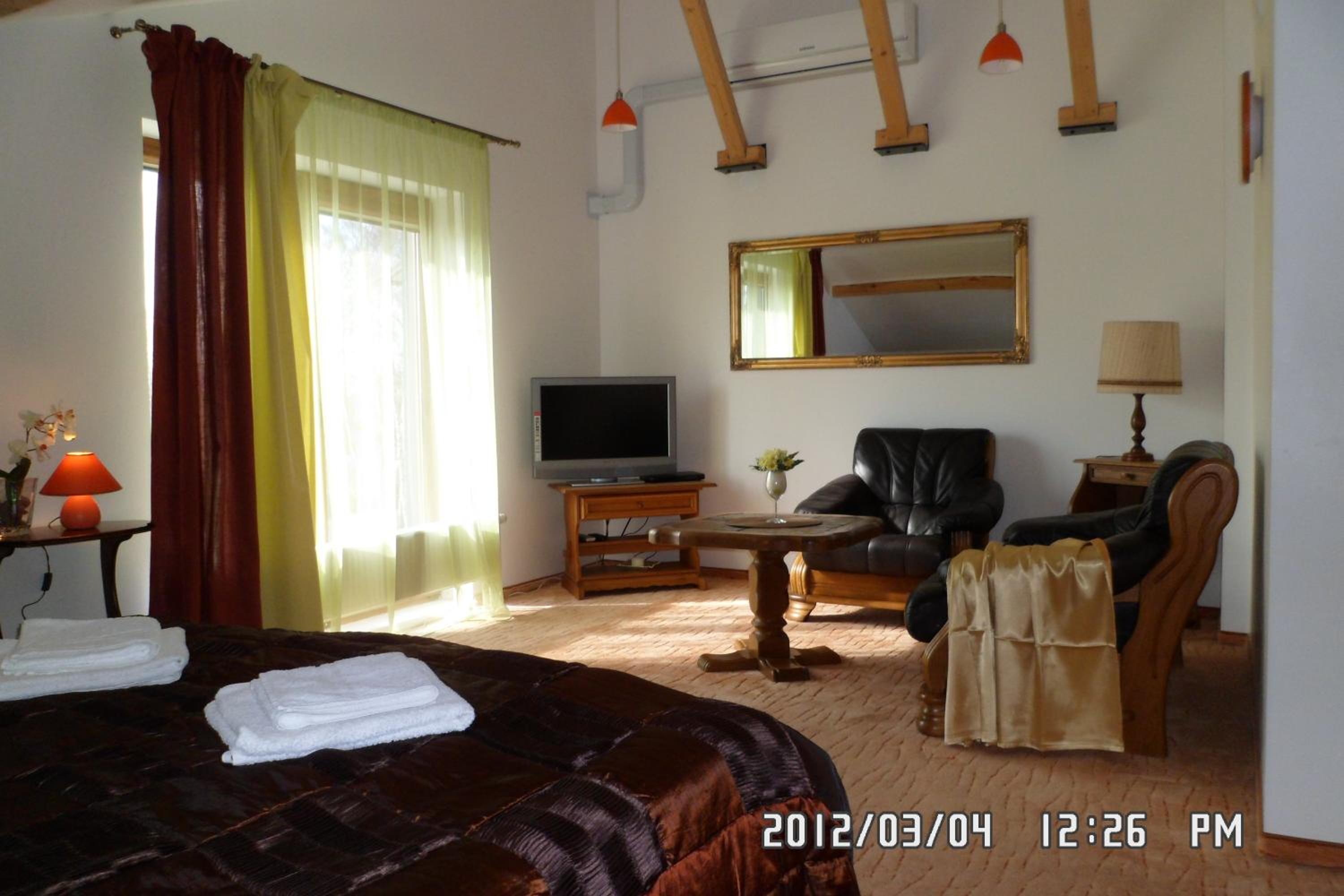 Deluxe Triple Room - Photo 11