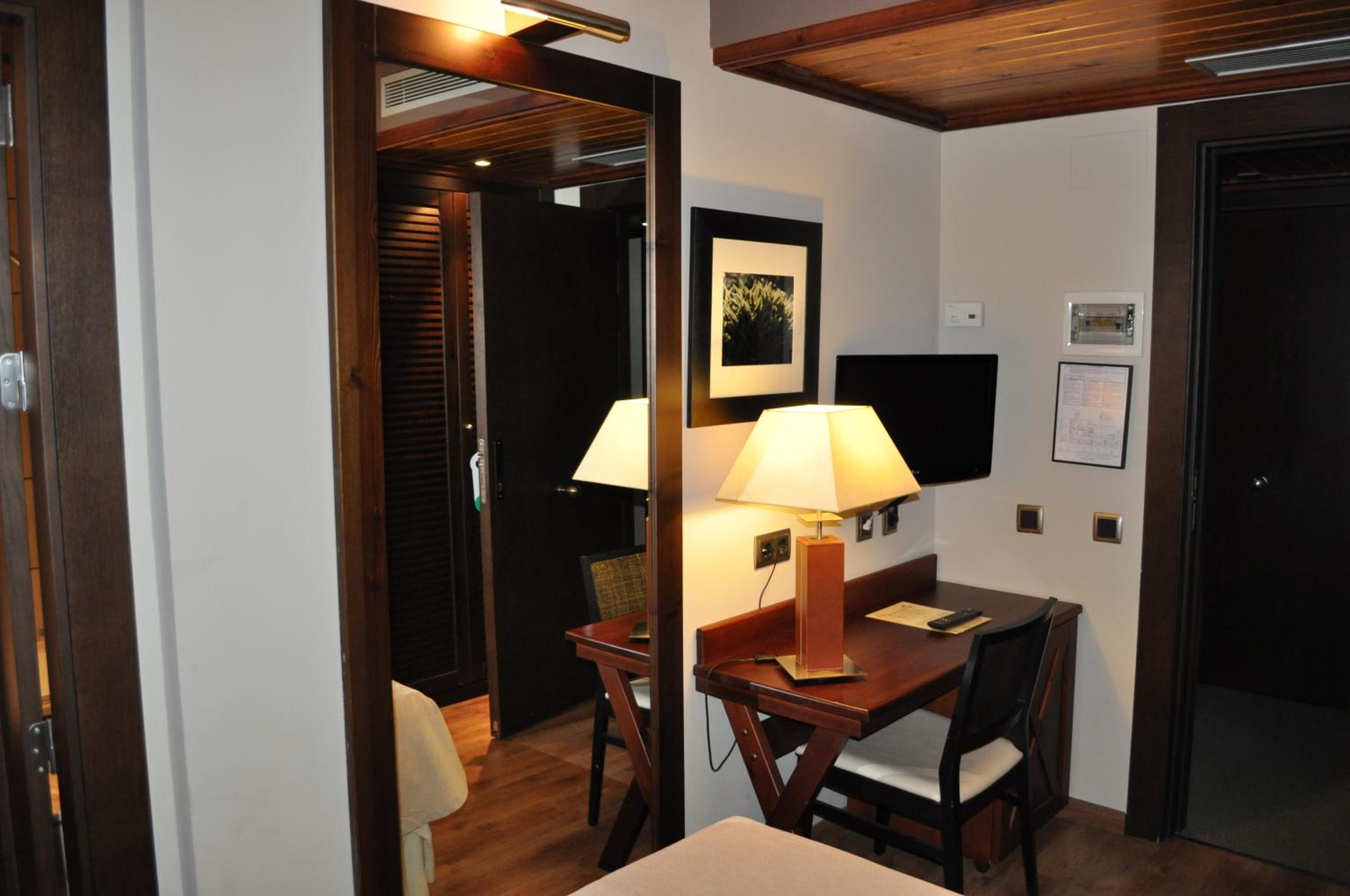 Double or Twin Room photo 3