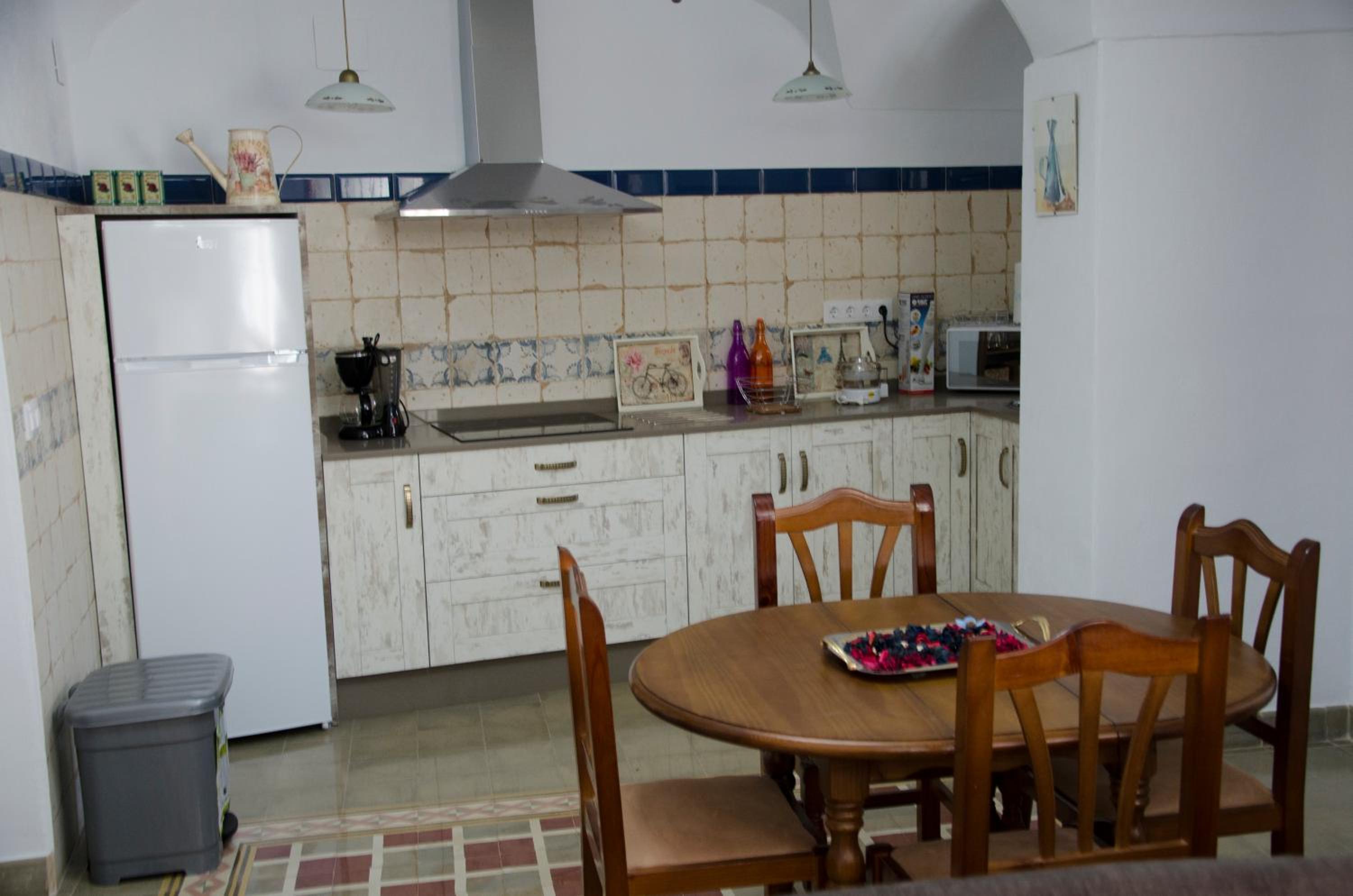 Two-Bedroom House - Photo 2