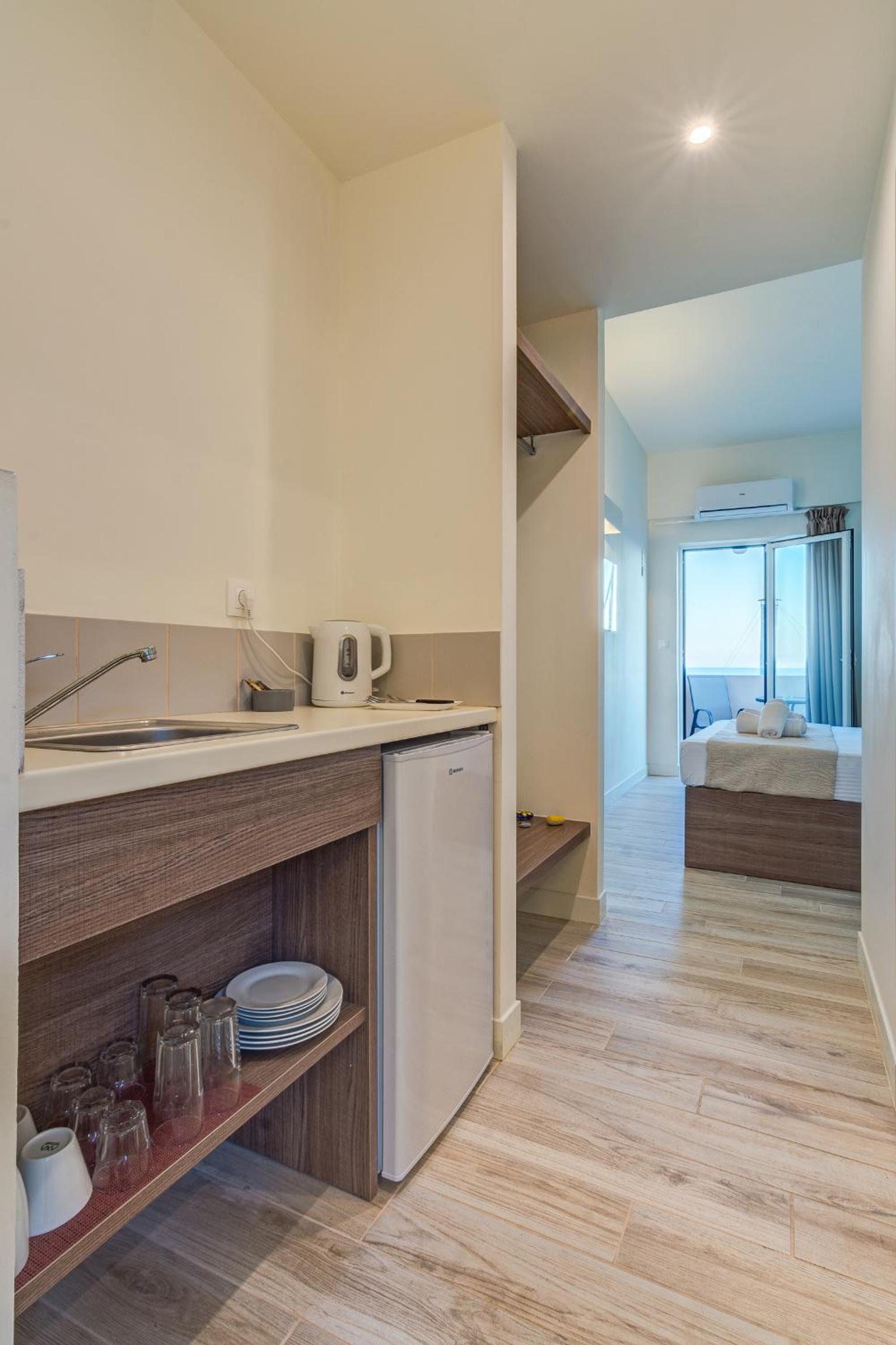 Deluxe Triple Room with Sea View photo 2