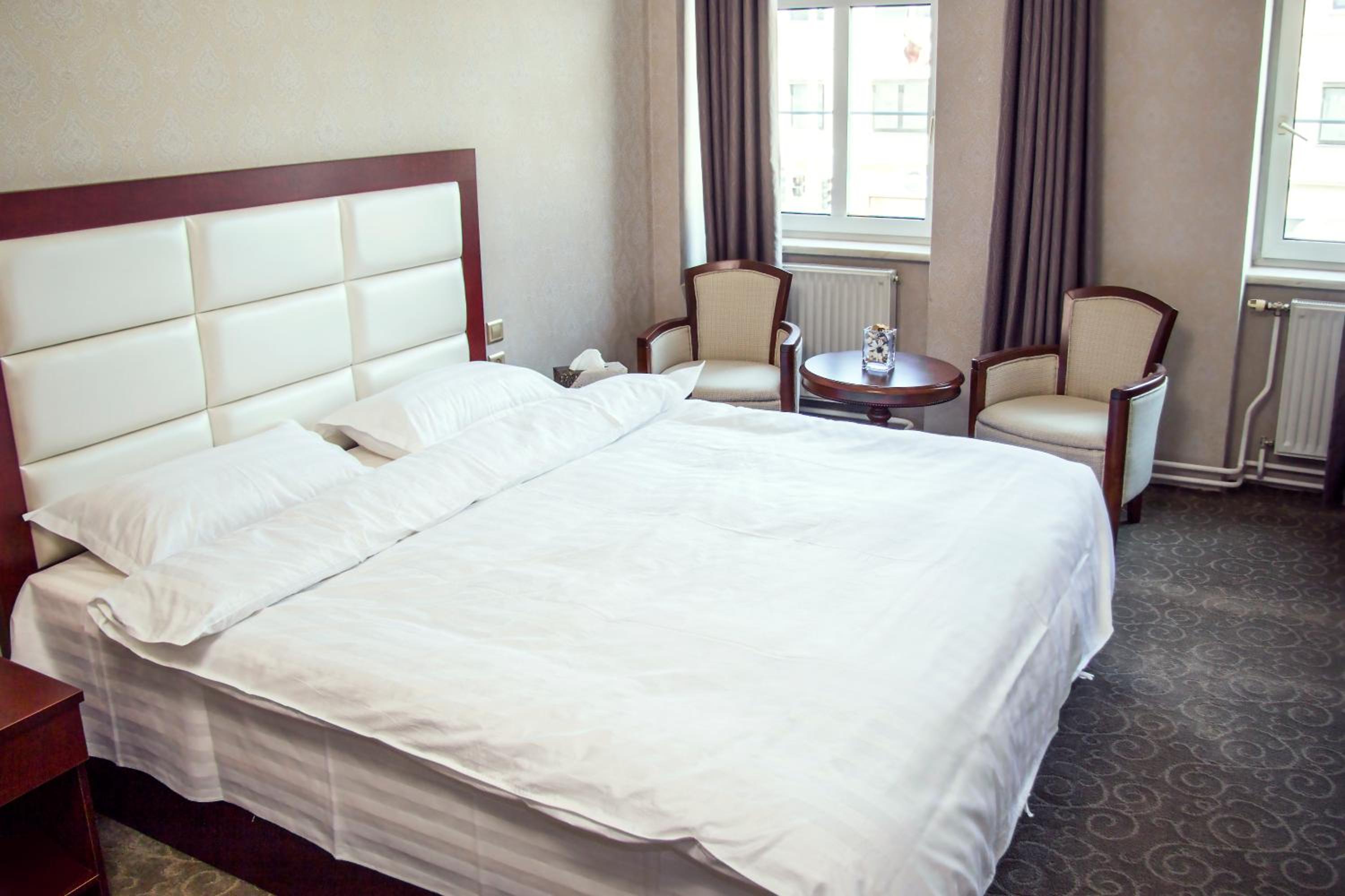Budget Double Room - Photo 2