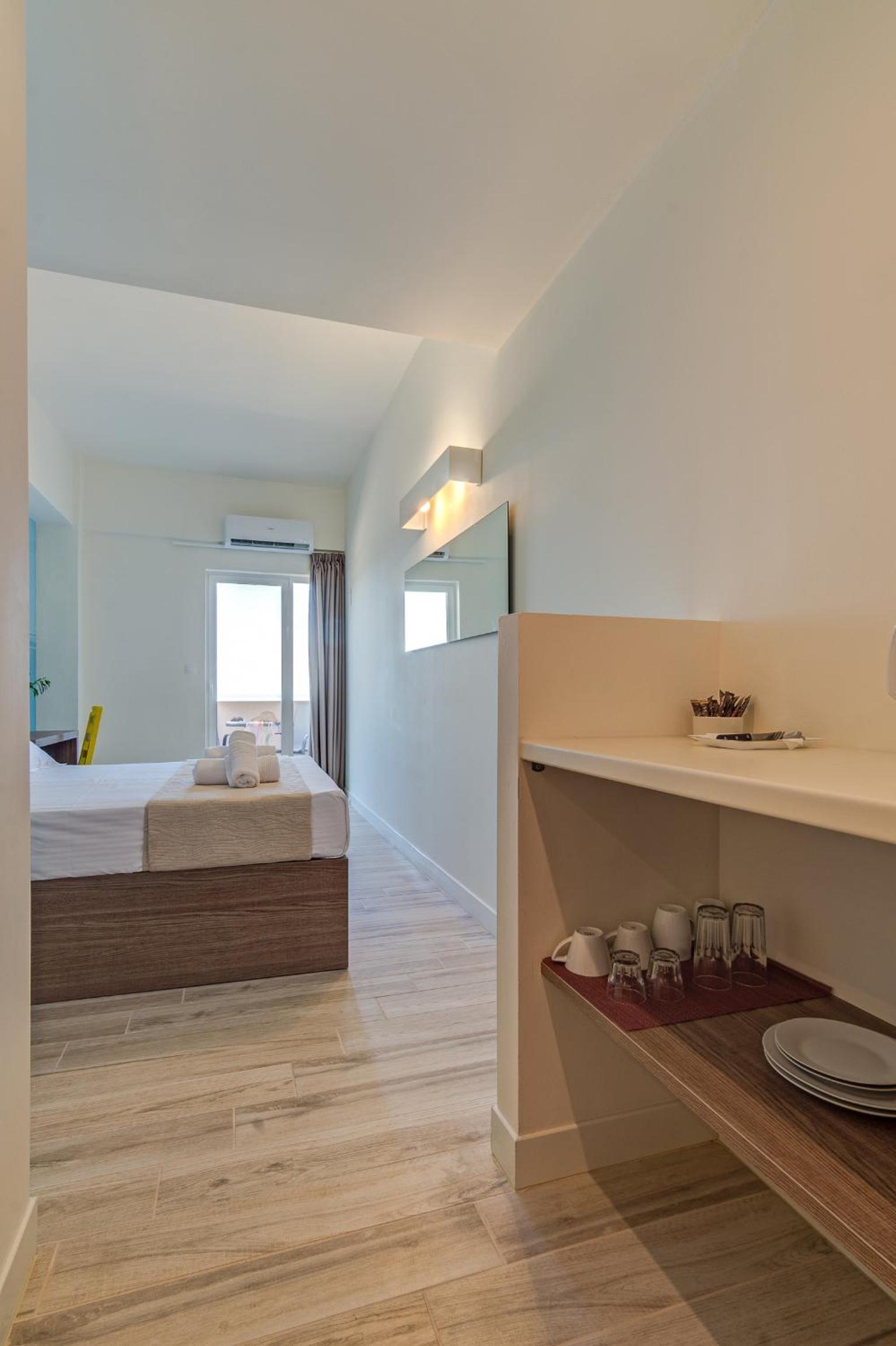 Deluxe Double Room with Balcony and Sea View - Photo 1