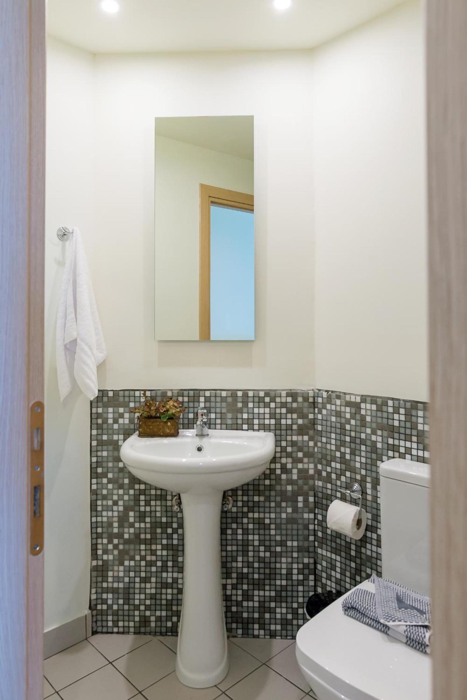 Deluxe Double Room with Balcony and Sea View - Photo 12