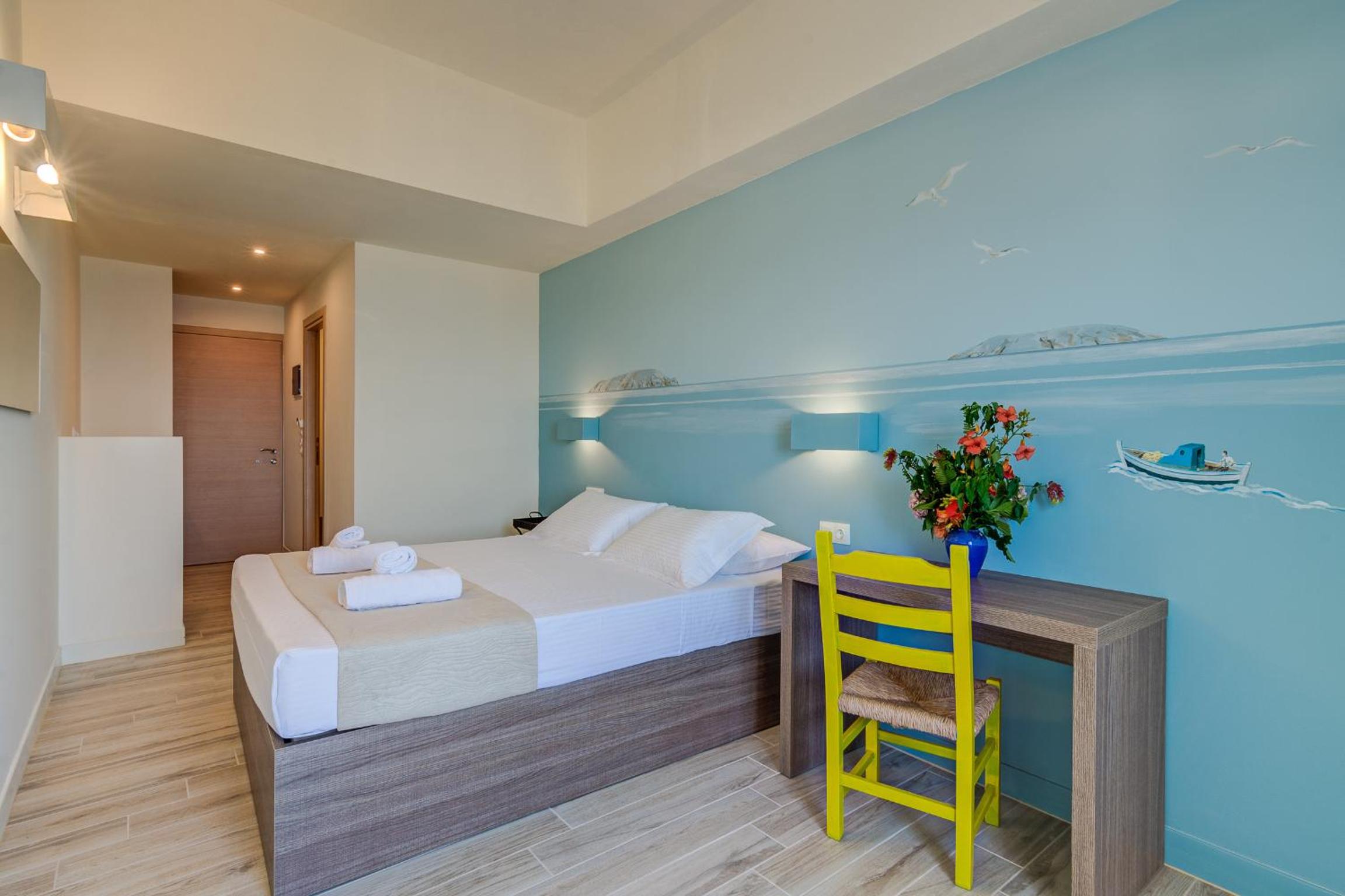 Deluxe Double Room with Balcony and Sea View - Photo 8