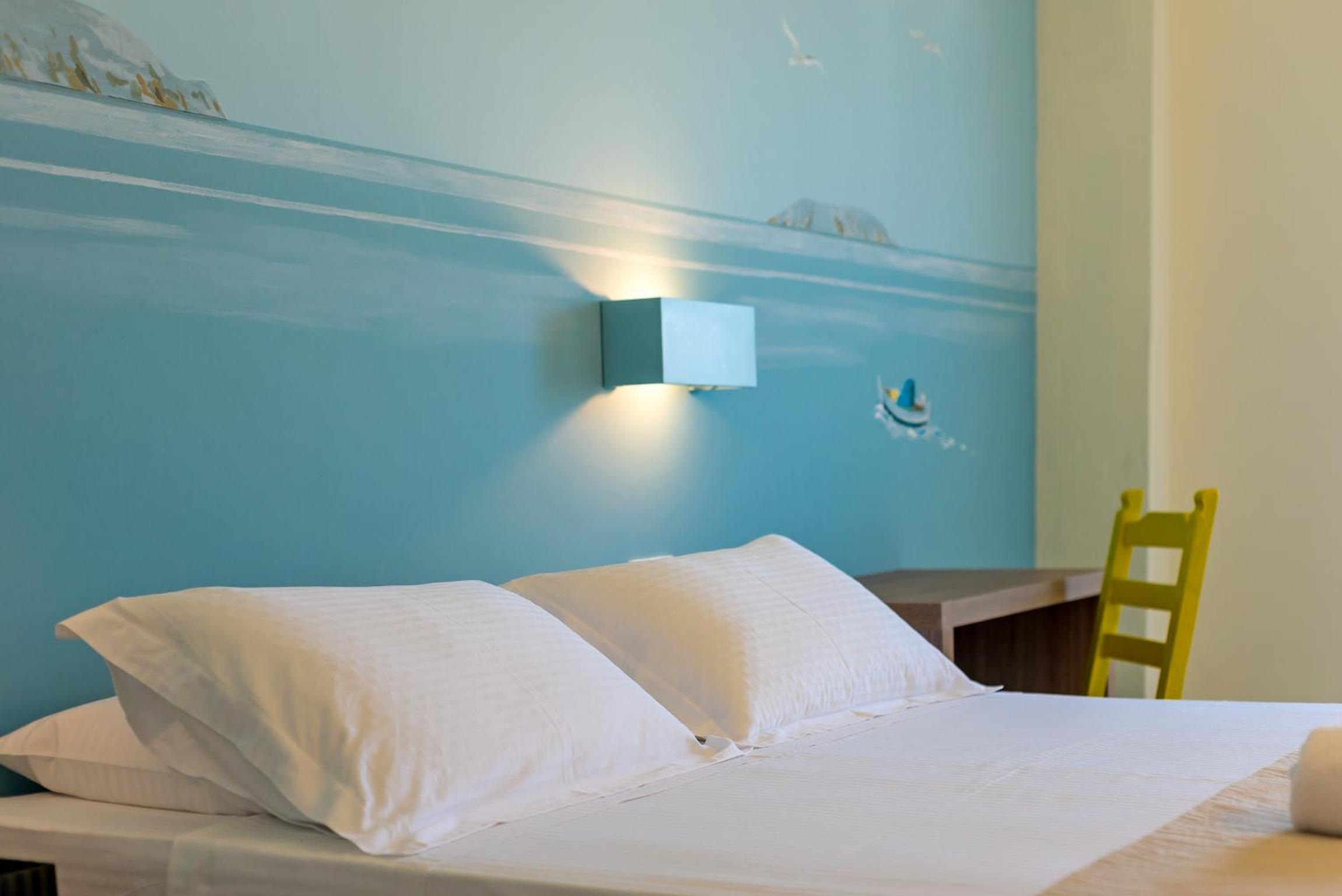 Deluxe Double Room with Balcony and Sea View - Photo 14
