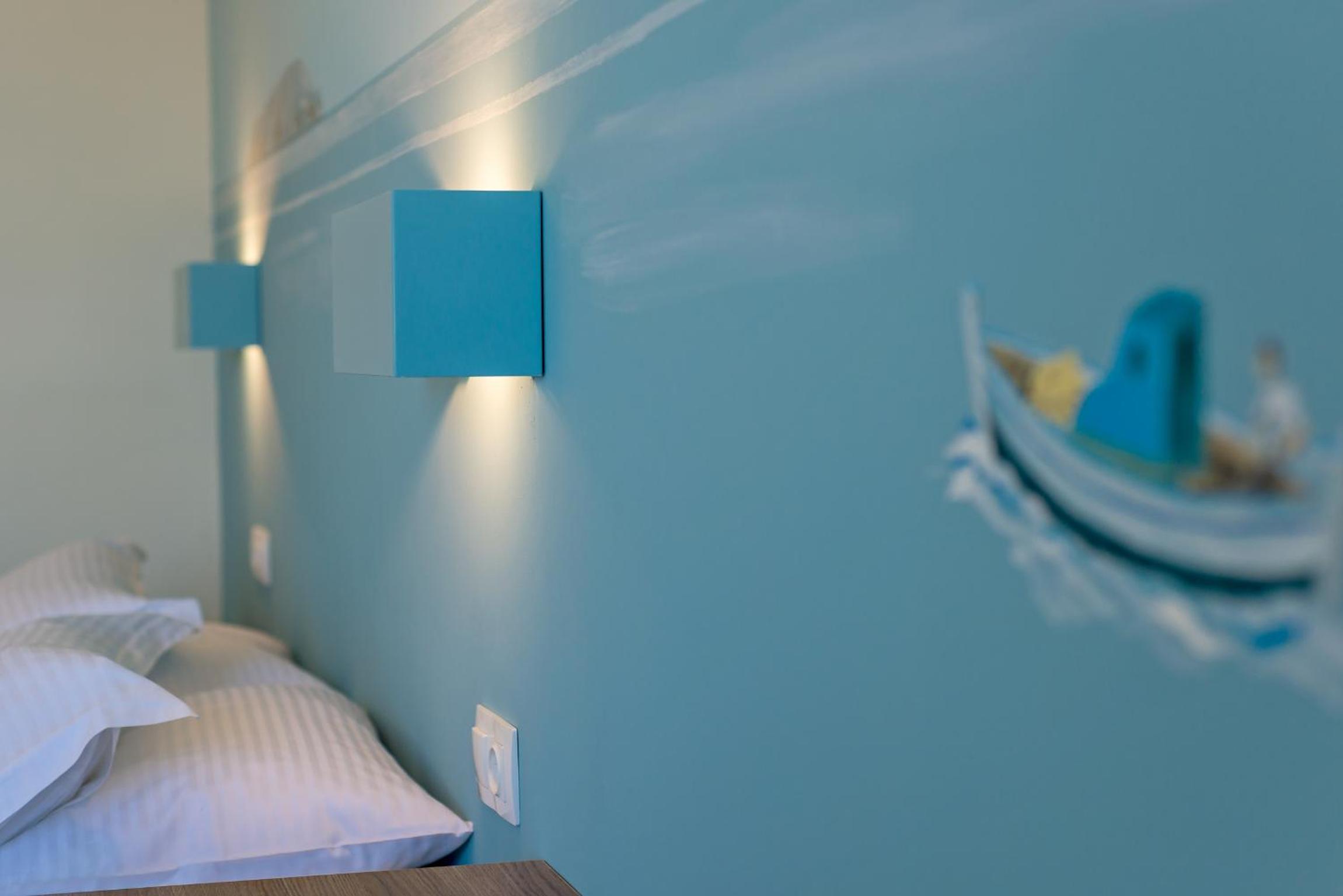 Deluxe Double Room with Balcony and Sea View - Photo 15