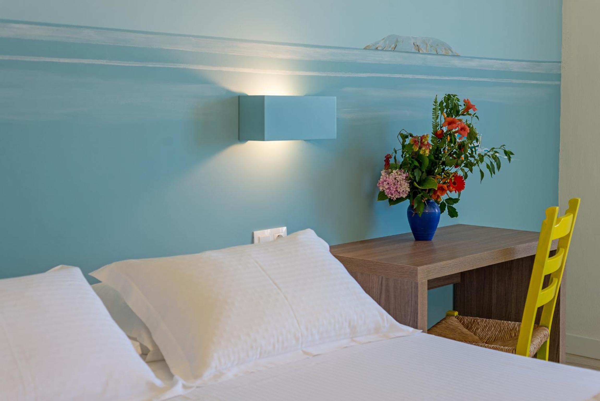 Deluxe Double Room with Balcony and Sea View - Photo 4