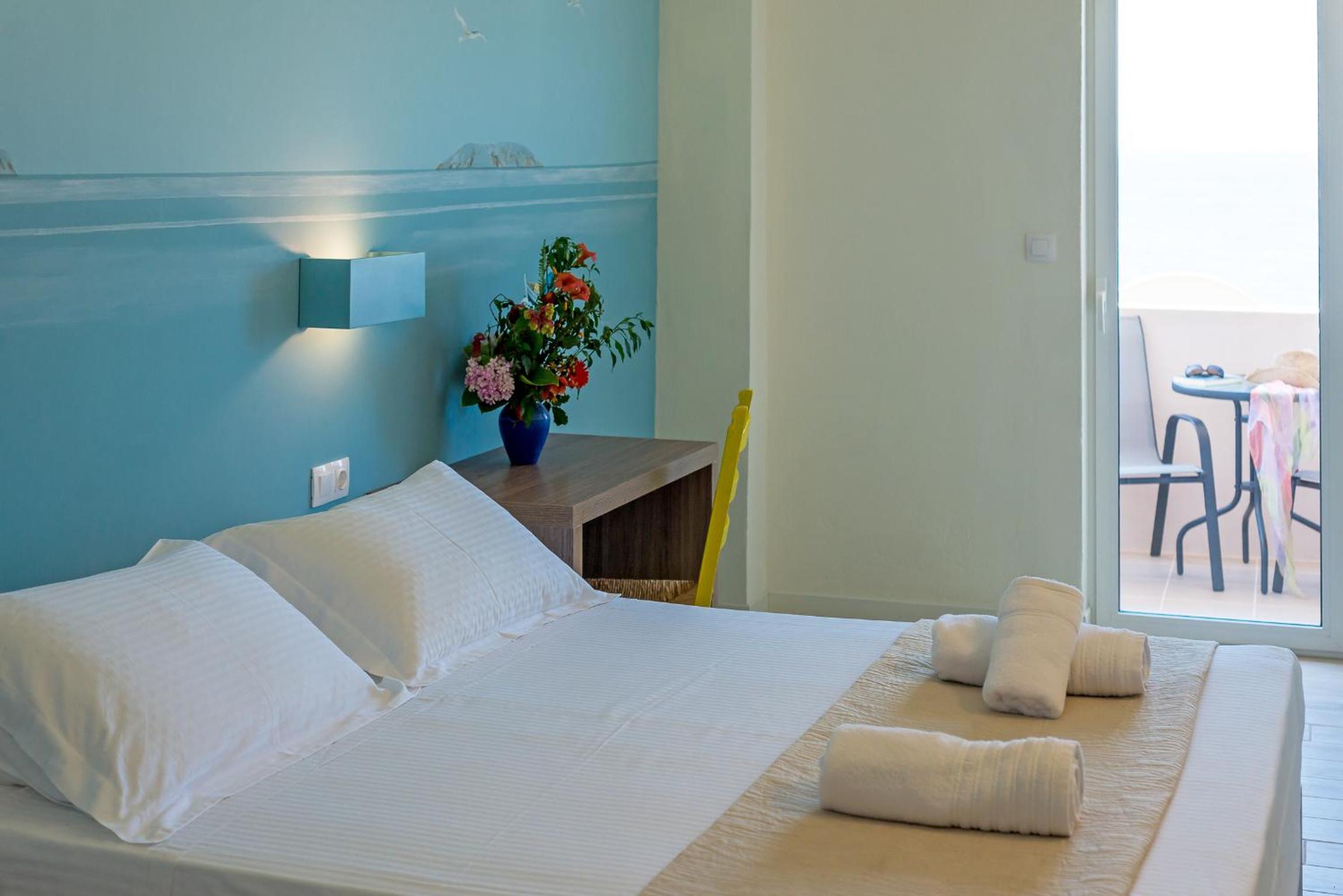 Deluxe Double Room with Balcony and Sea View - Photo 5
